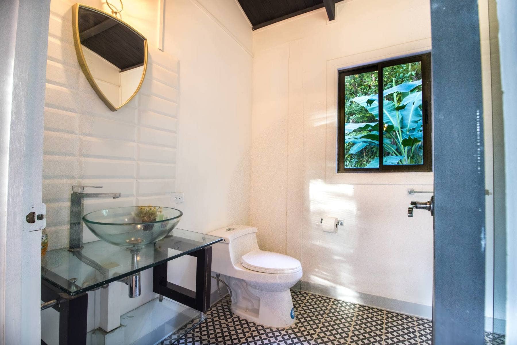 Four Bedroom Ocean View Home — photo 9 of 10