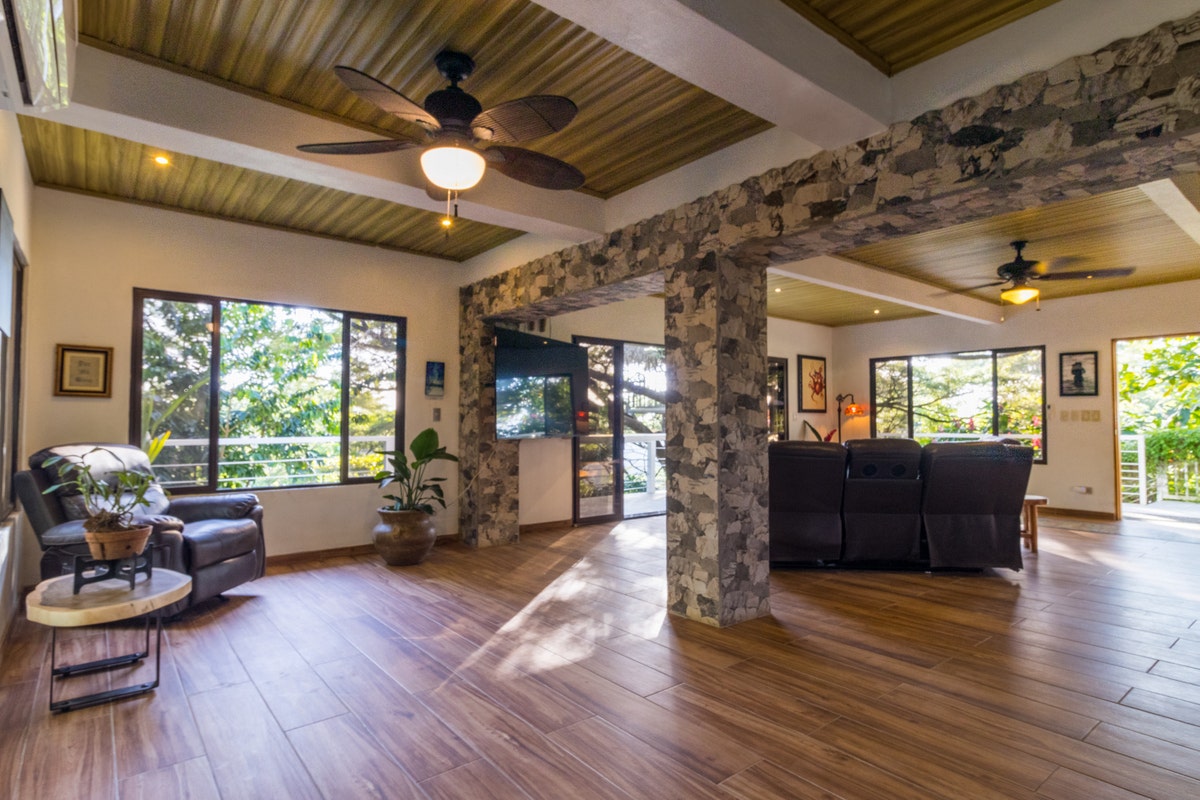 Five Bedroom House With a Large Green Area in Santiago Playa Hermosa — photo 9 of 18