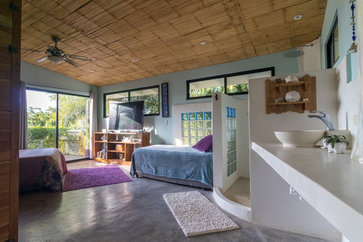 Five Bedroom House With a Large Green Area in Santiago Playa Hermosa — photo 10 of 18