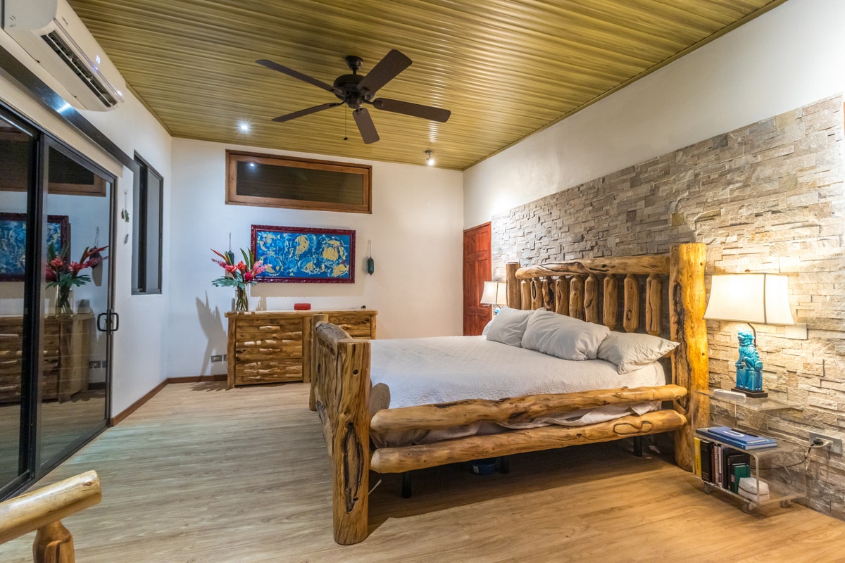 Five Bedroom House With a Large Green Area in Santiago Playa Hermosa — photo 13 of 18
