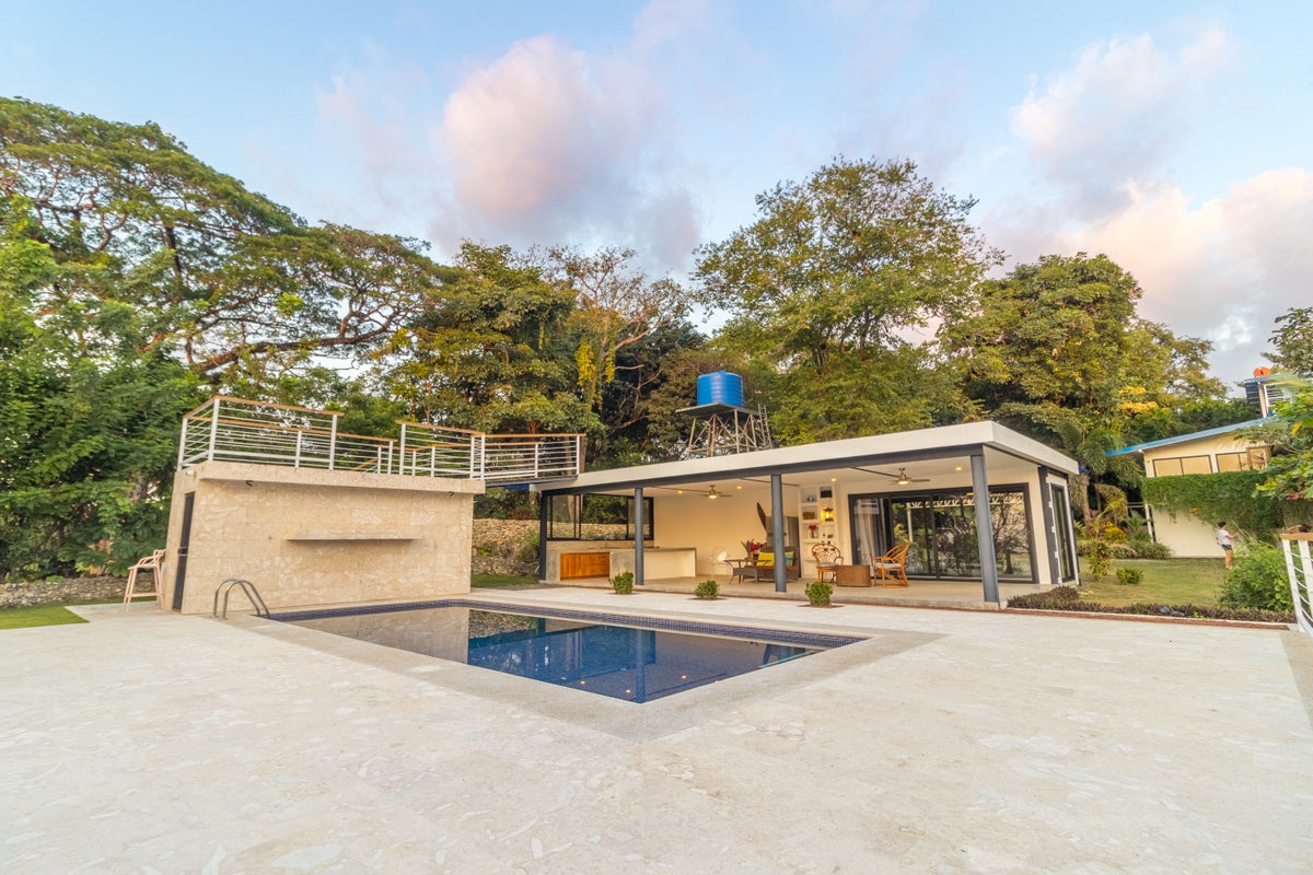 Five Bedroom House With a Large Green Area in Santiago Playa Hermosa — photo 2 of 18