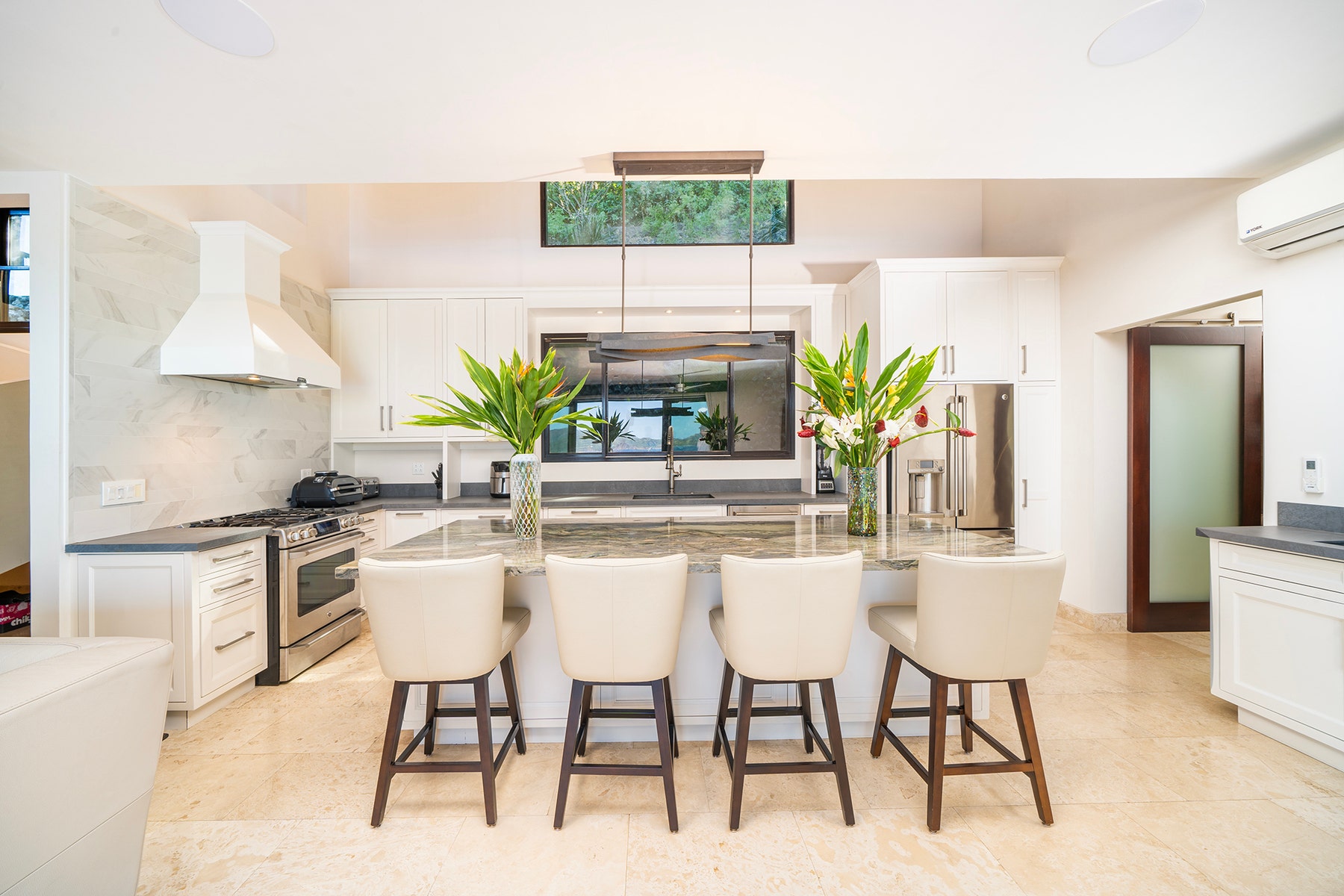 Luxury Estate in Flamingo Southridge — photo 2 of 19