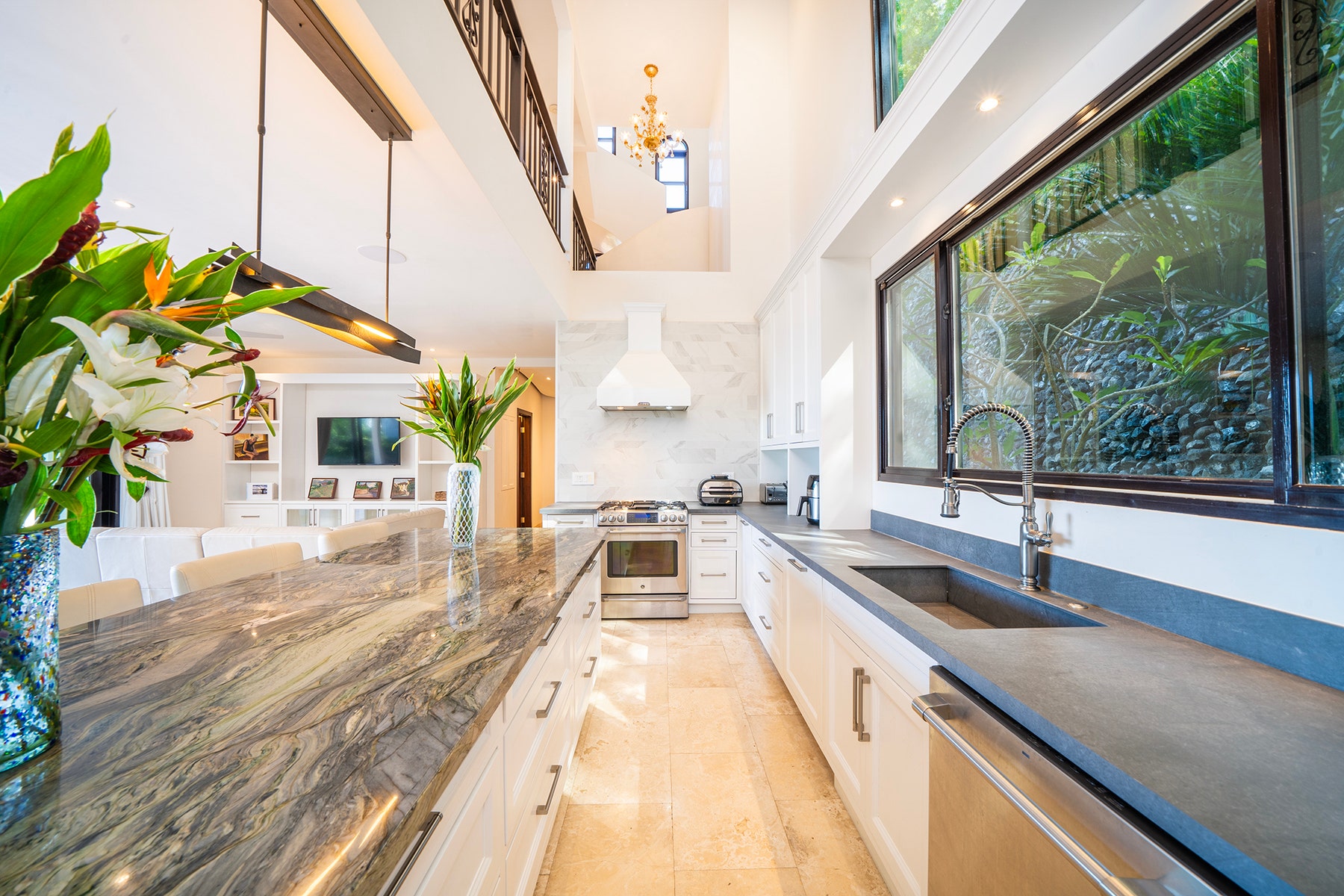 Luxury Estate in Flamingo Southridge — photo 3 of 19
