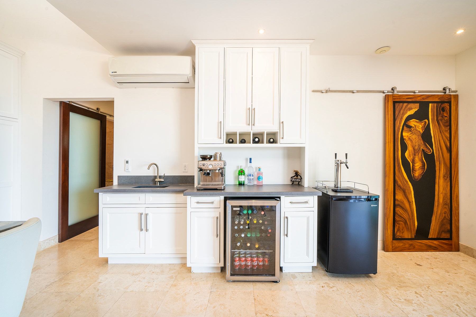Luxury Estate in Flamingo Southridge — photo 6 of 19