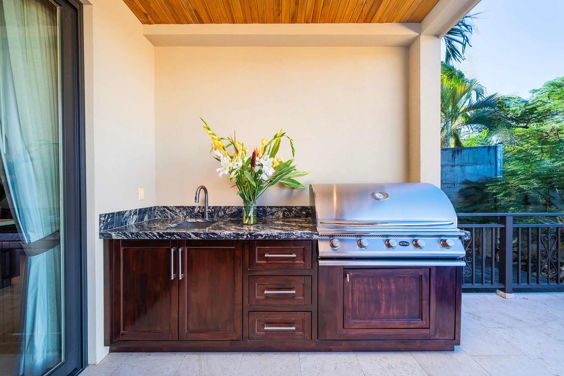 Luxury Estate in Flamingo Southridge — photo 11 of 19