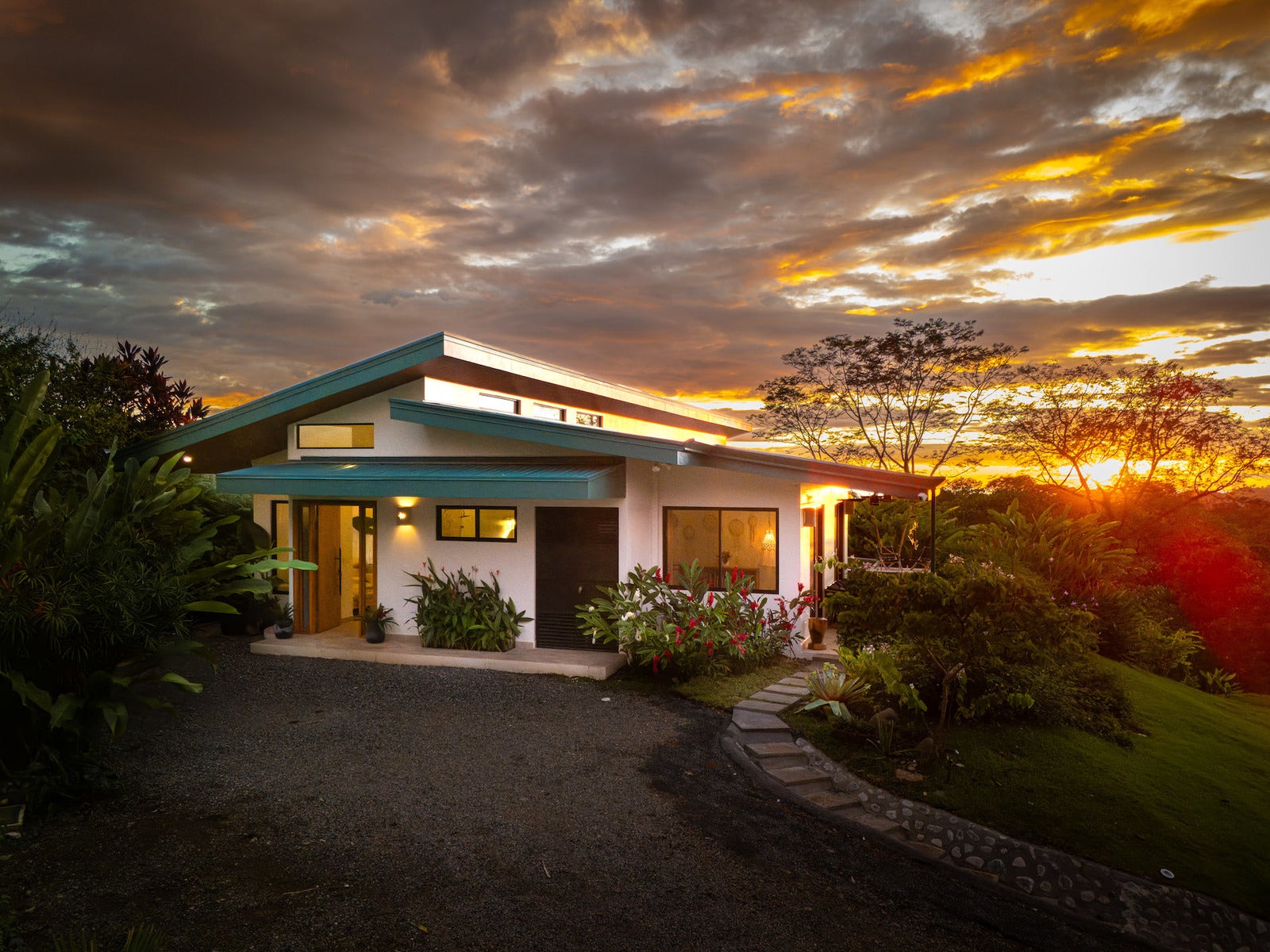 Ojochal Ocean View Contemporary House and Guest House — photo 2 of 19