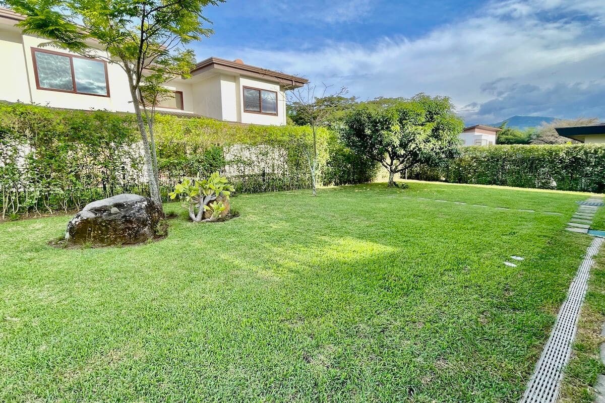 Modern Hacienda Espinal Single Family Home — photo 11 of 18