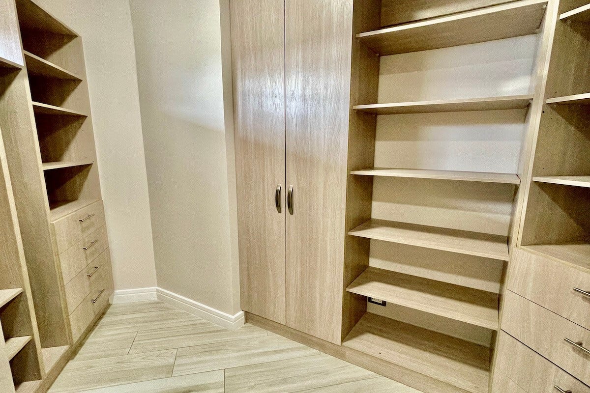 Modern Hacienda Espinal Single Family Home — photo 16 of 18