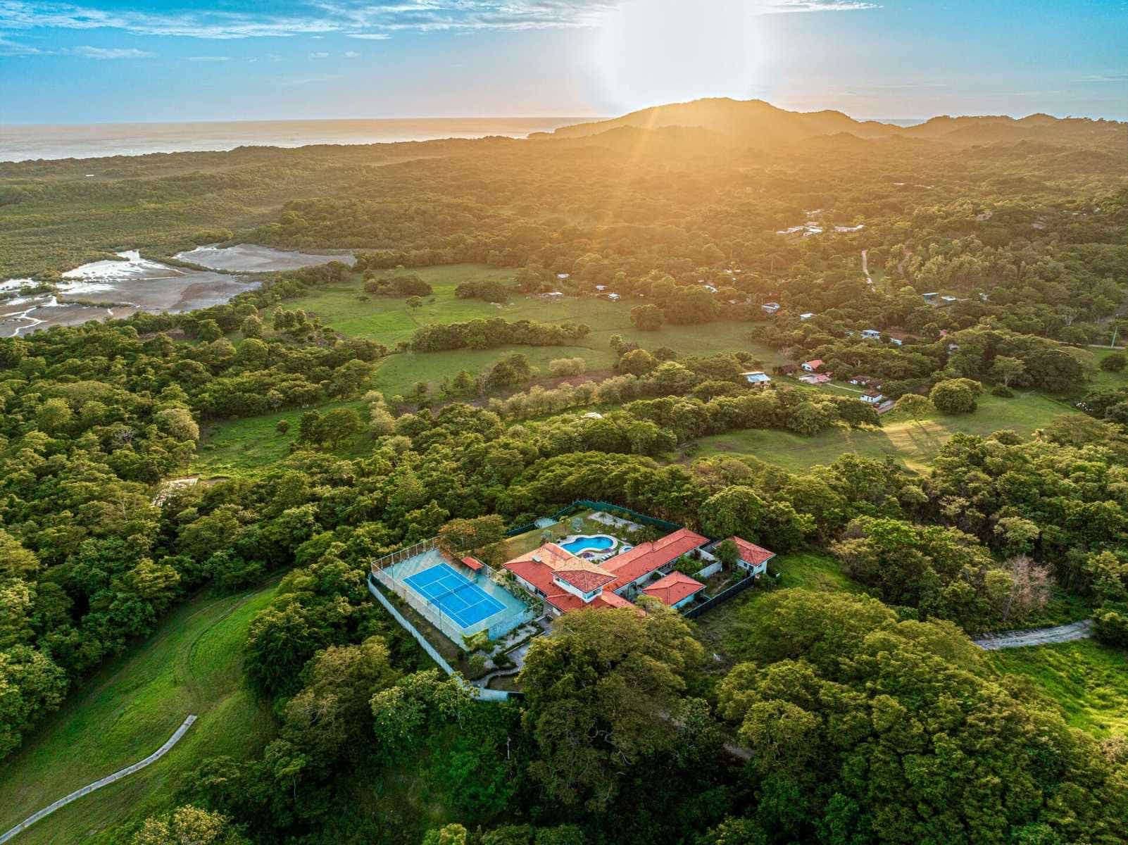 Natural Surroundings Luxury Villa — photo 4 of 19