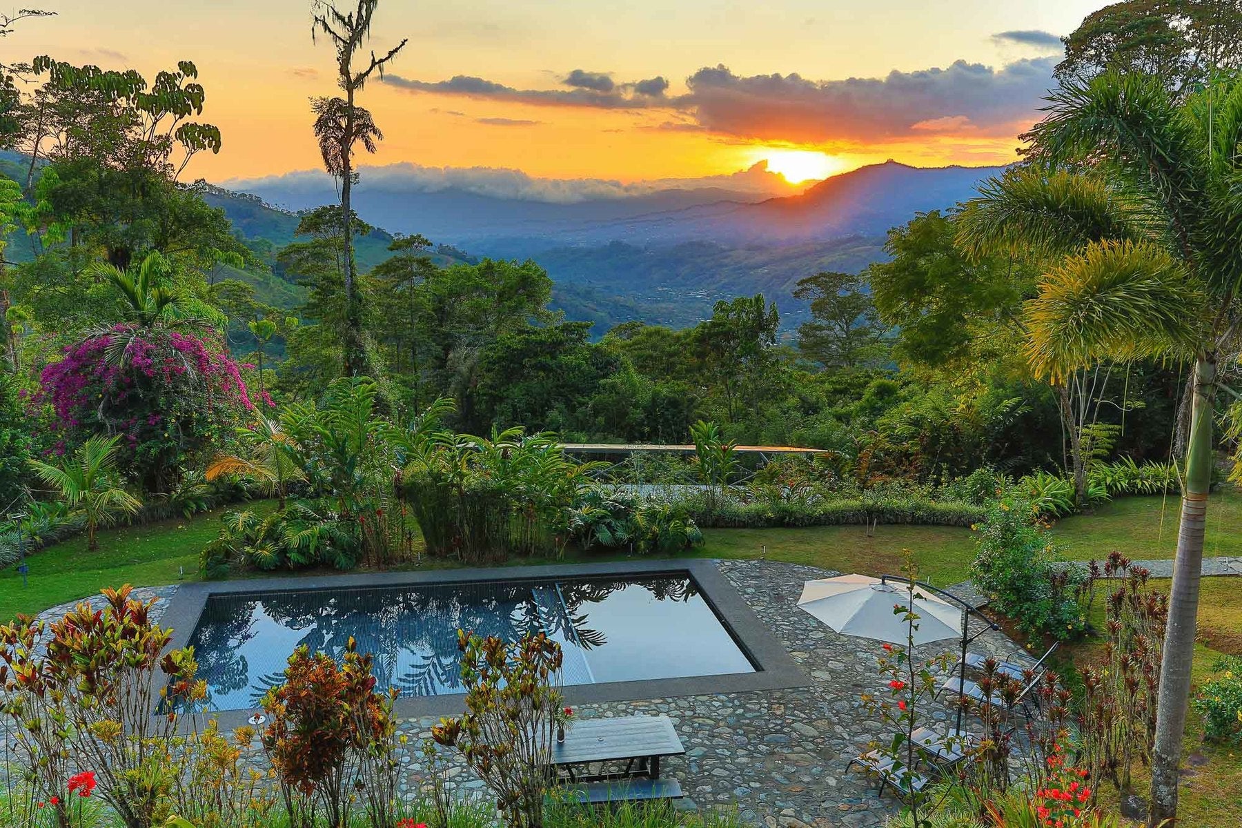 Luxurious Mountain Villa Retreat — photo 2 of 19