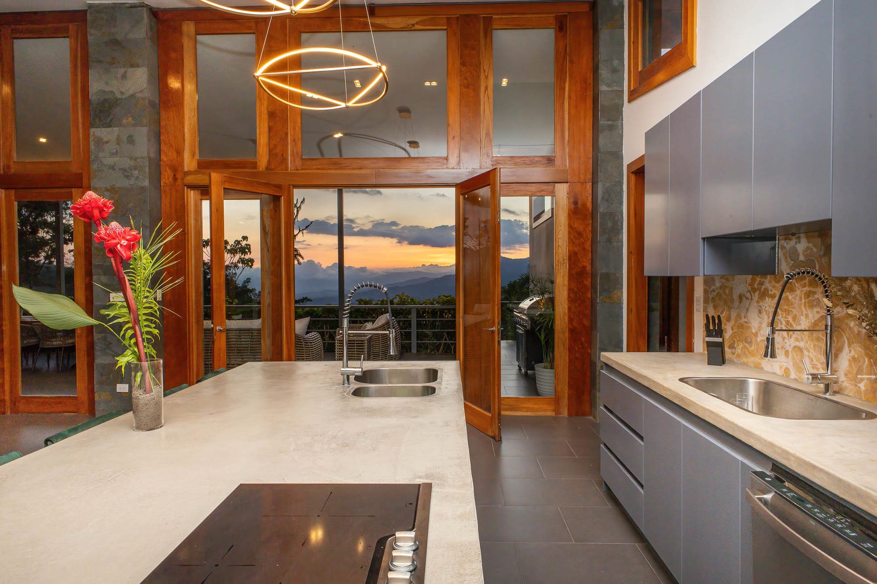 Luxurious Mountain Villa Retreat — photo 6 of 19