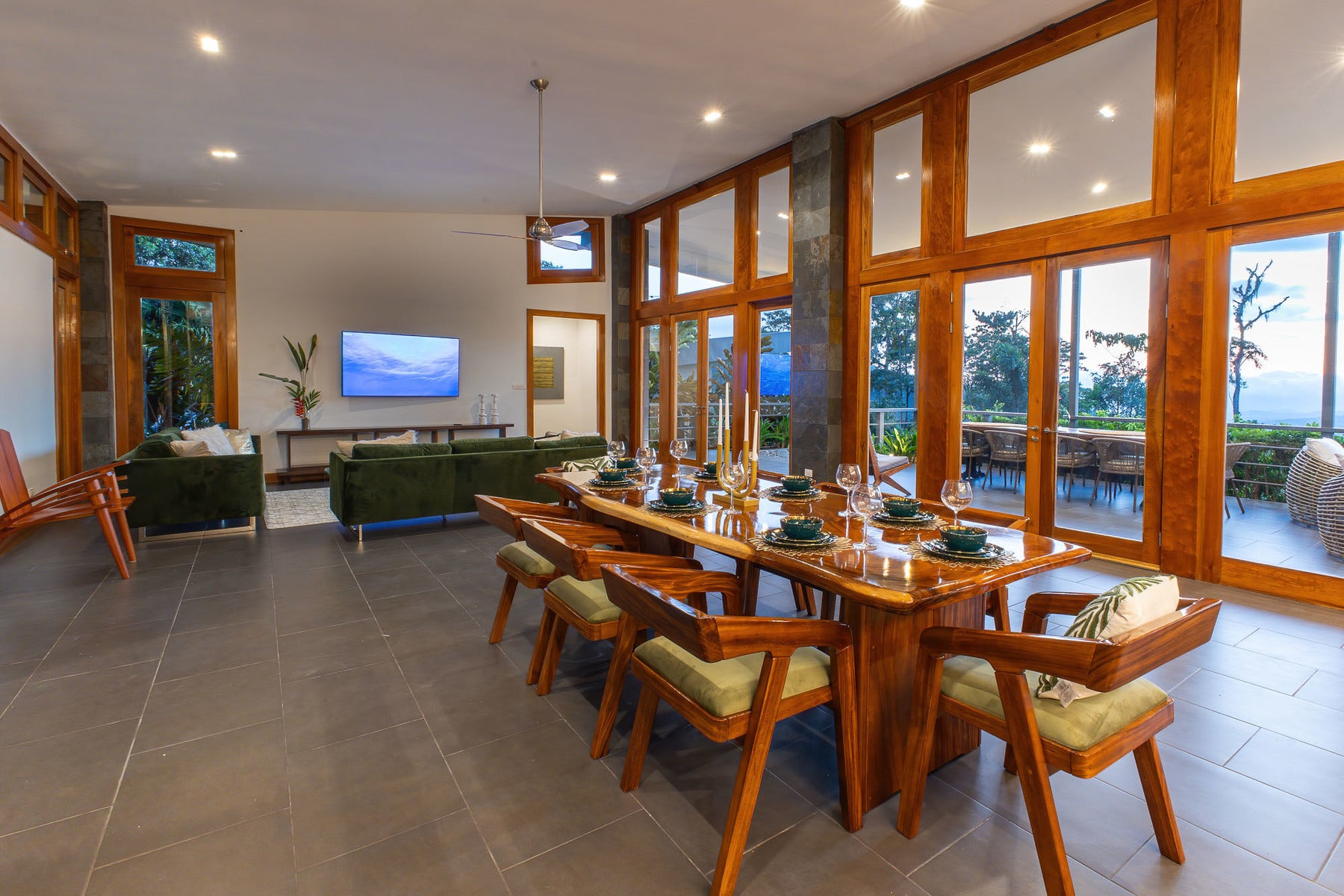 Luxurious Mountain Villa Retreat — photo 3 of 19