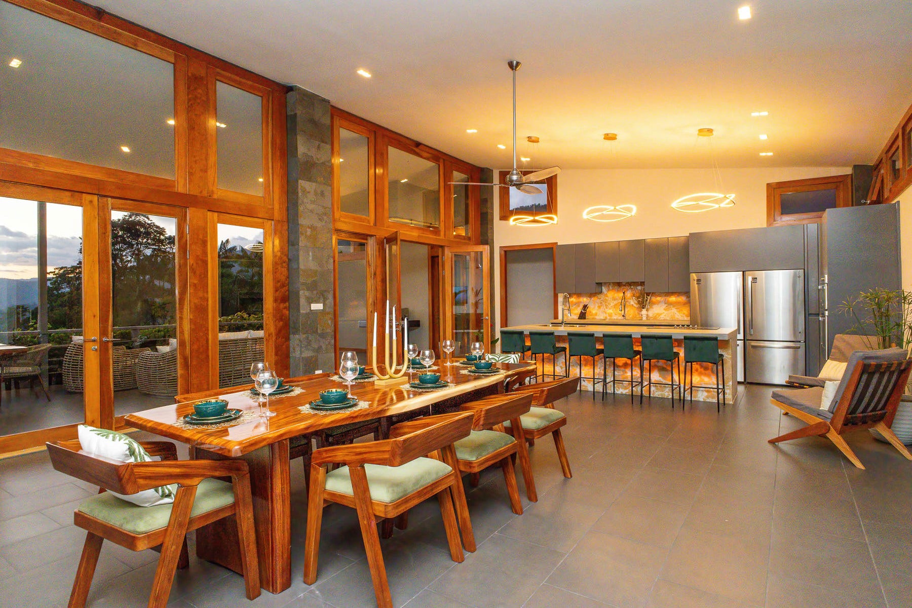Luxurious Mountain Villa Retreat — photo 4 of 19
