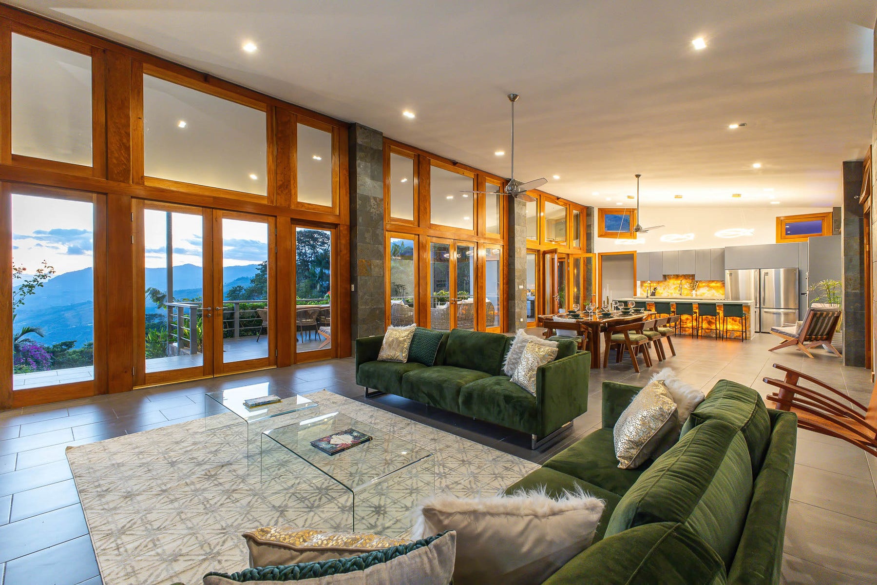 Luxurious Mountain Villa Retreat — photo 5 of 19