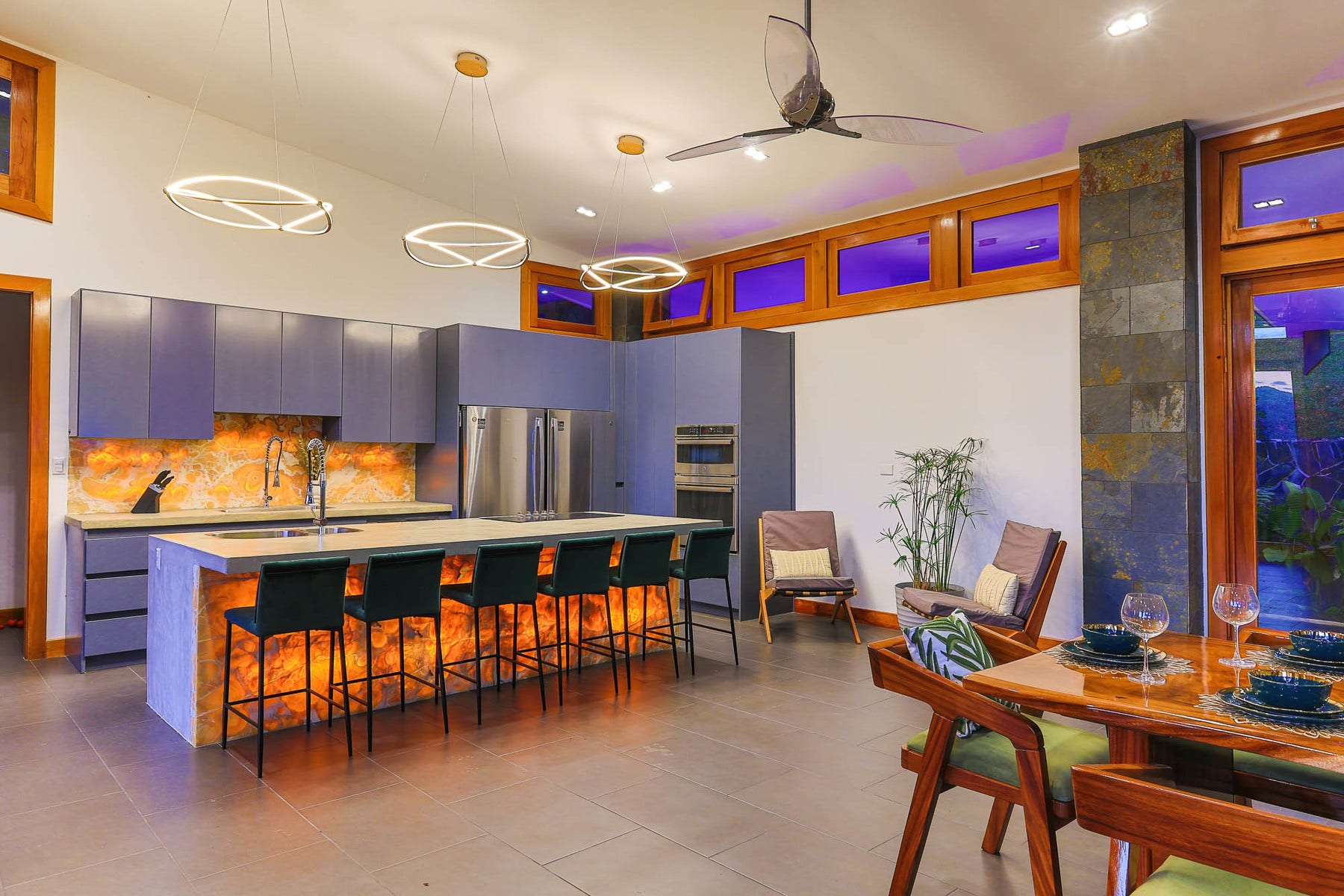 Luxurious Mountain Villa Retreat — photo 8 of 19