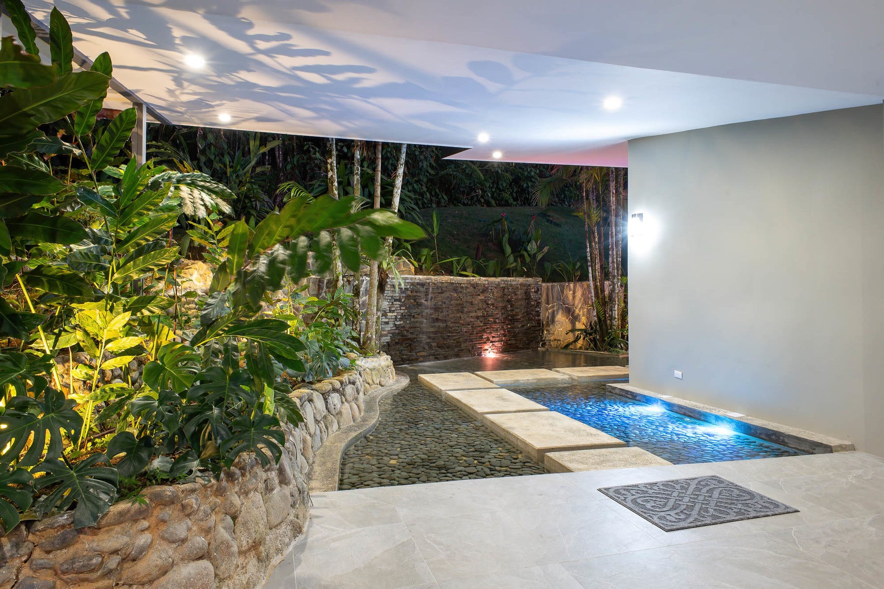 Luxurious Mountain Villa Retreat — photo 11 of 19