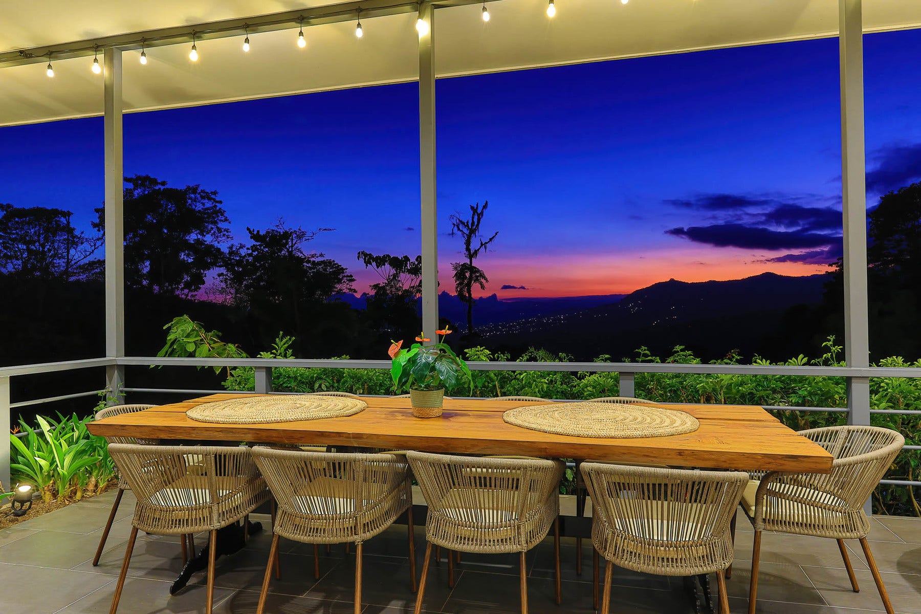 Luxurious Mountain Villa Retreat — photo 10 of 19