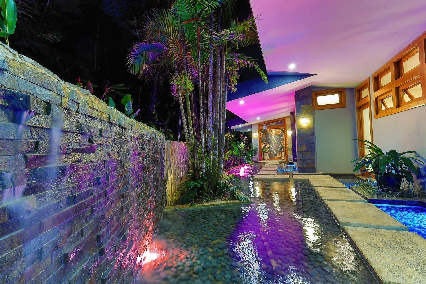 Luxurious Mountain Villa Retreat — photo 15 of 19