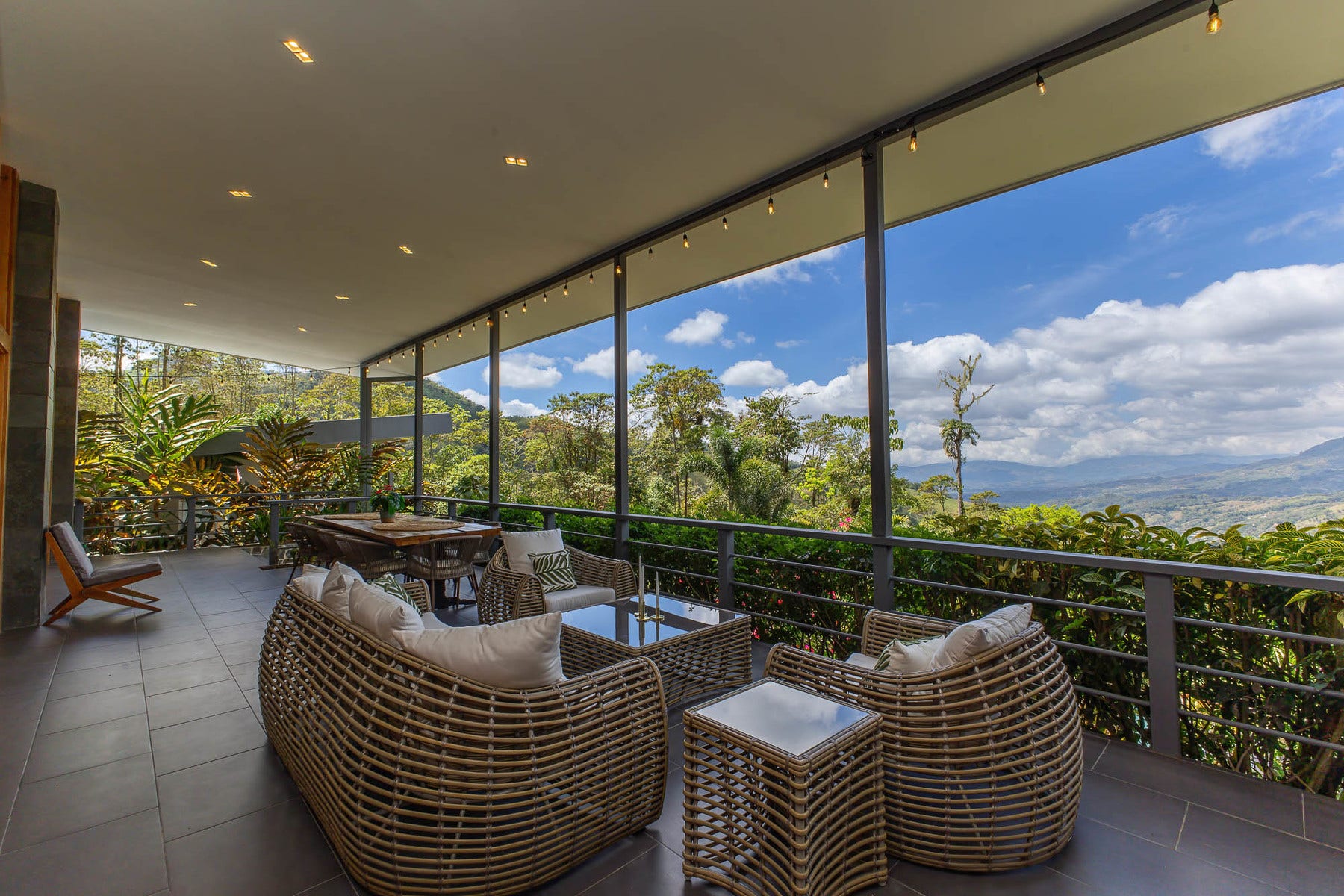 Luxurious Mountain Villa Retreat — photo 17 of 19