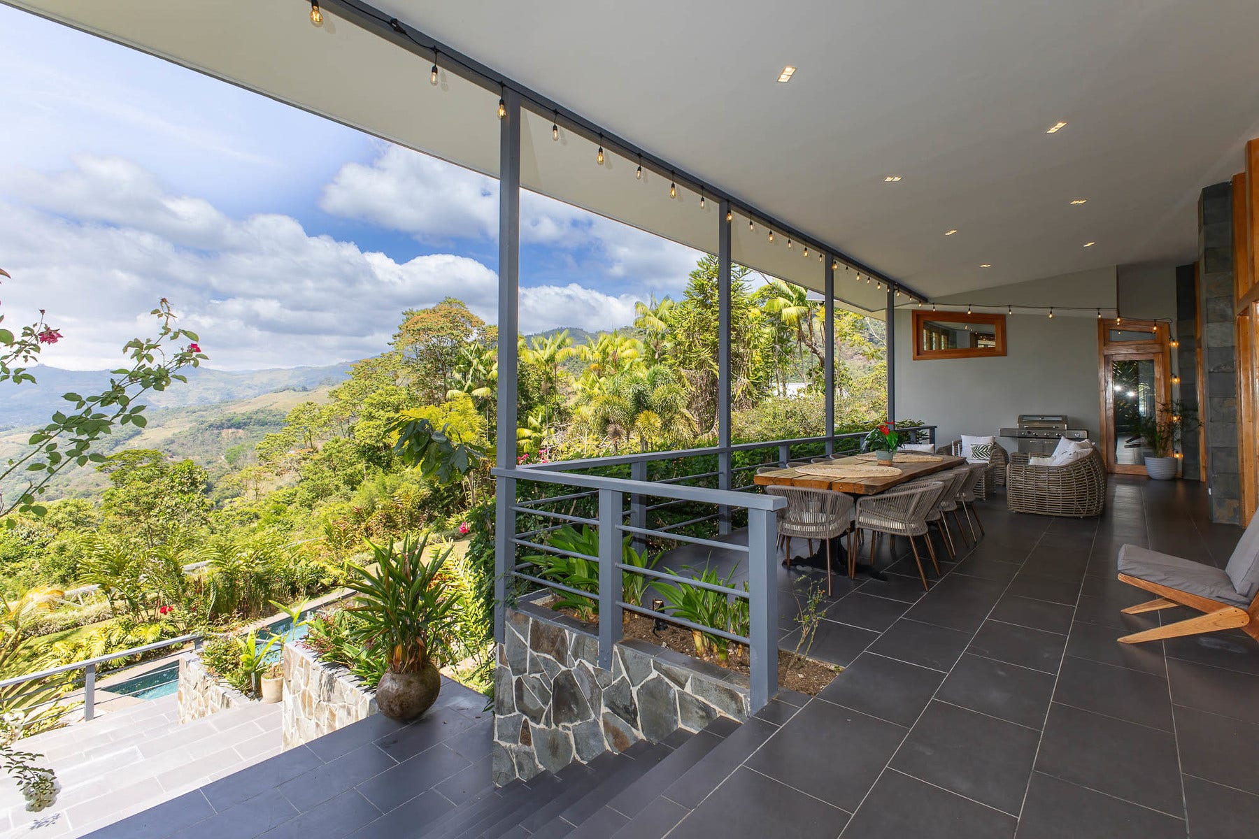 Luxurious Mountain Villa Retreat — photo 18 of 19
