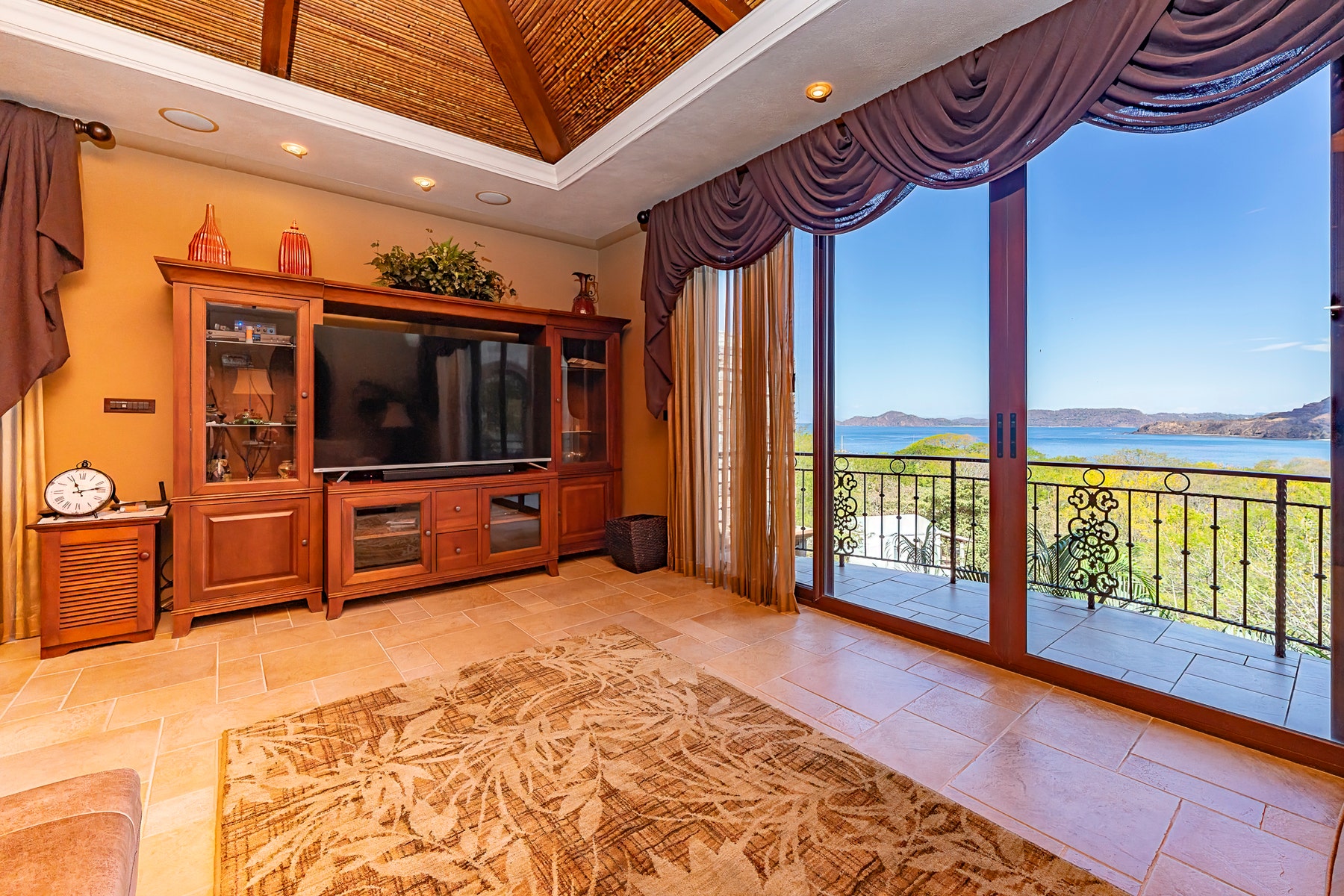Ocean View Residence — photo 3 of 19