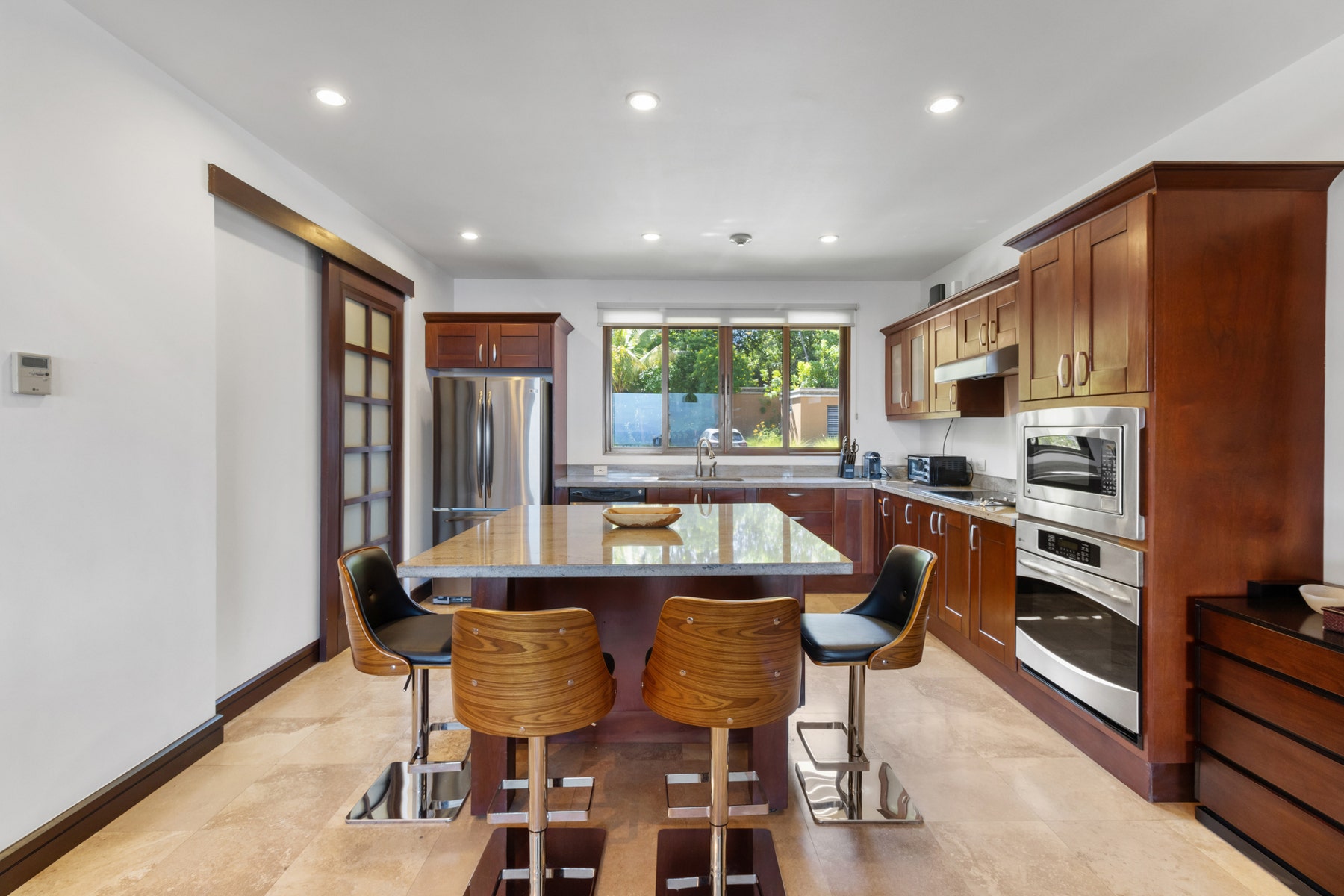 Stunning Oceanview Condo — photo 5 of 19