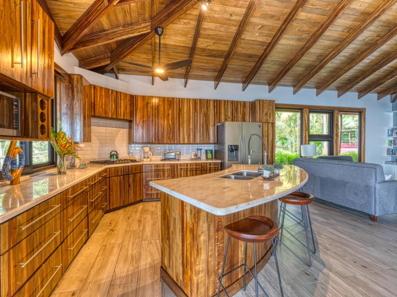 Lavish Estate With Ocean Views — photo 7 of 19