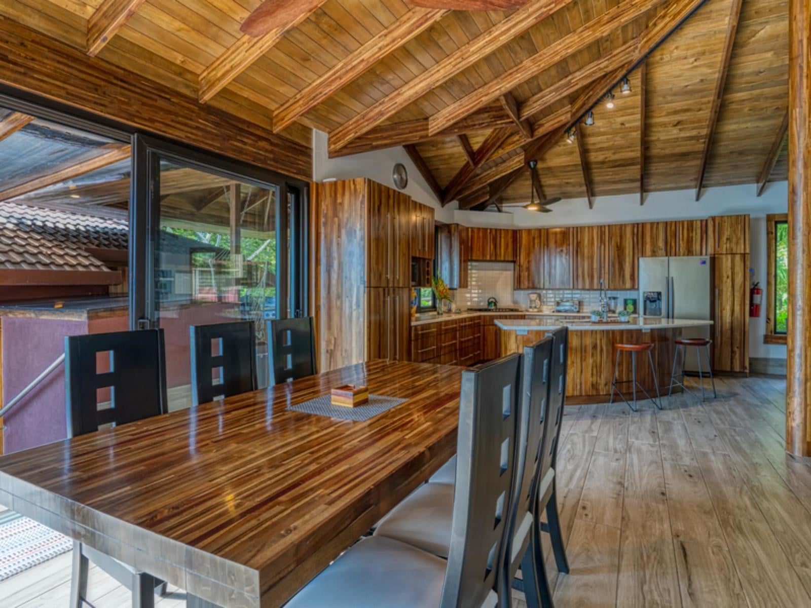 Lavish Estate With Ocean Views — photo 8 of 19