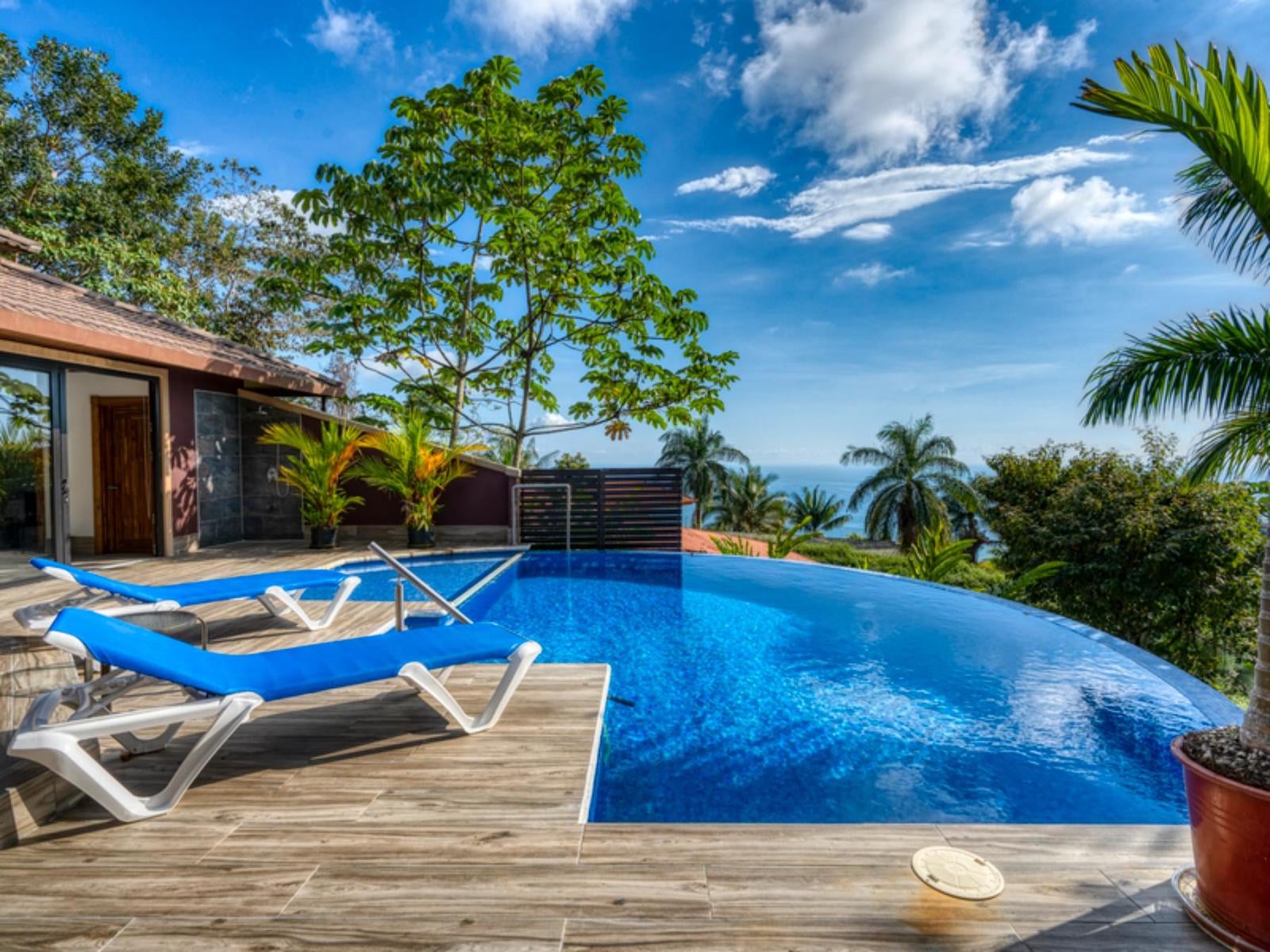 Lavish Estate With Ocean Views — photo 15 of 19
