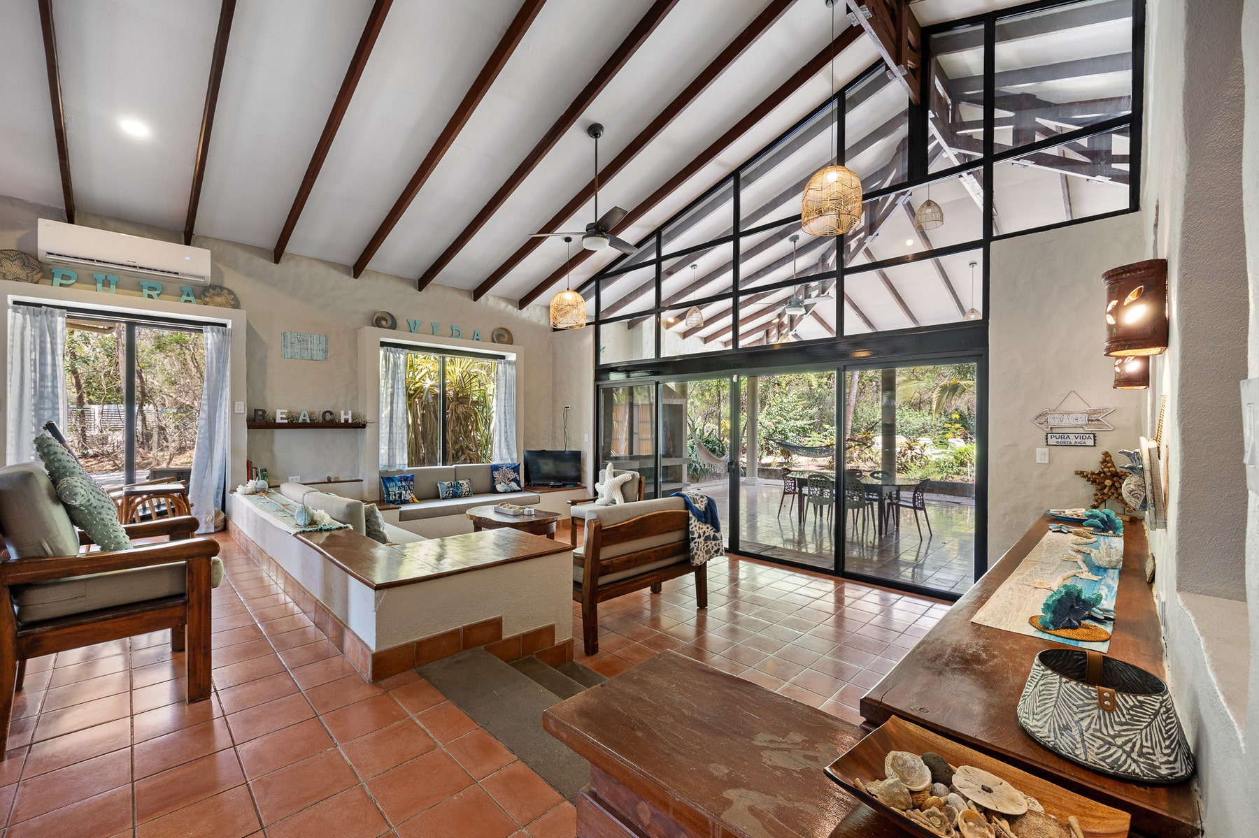 Cozy Family Beach Home — photo 4 of 19