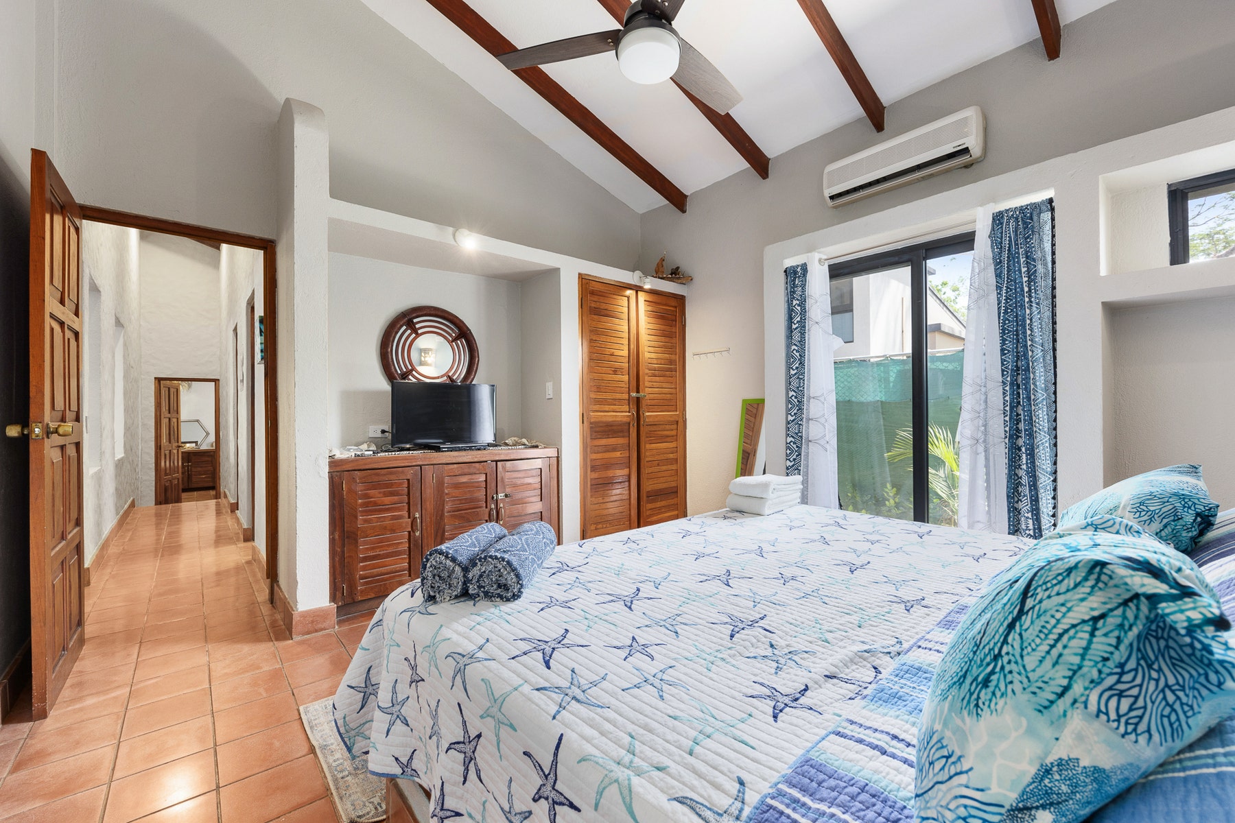 Cozy Family Beach Home — photo 11 of 19