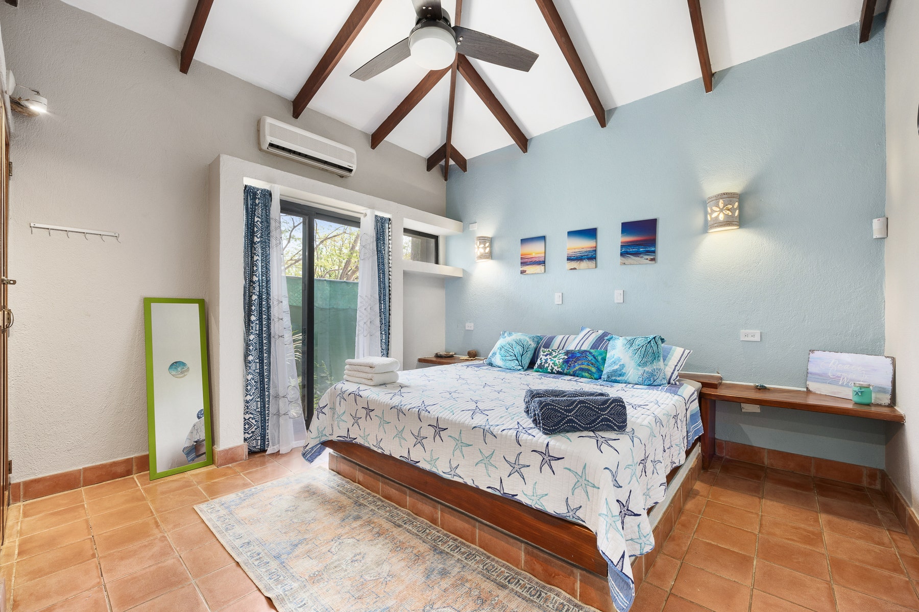 Cozy Family Beach Home — photo 12 of 19