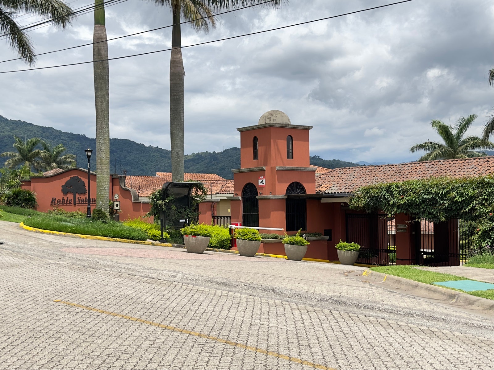 Colinas de Montealegre, Condominio Roble Sabana, Colinas De Montealegre, Tres Rios, Curridabat, San Juan, La Union, San Jose, Costa Rica 30301