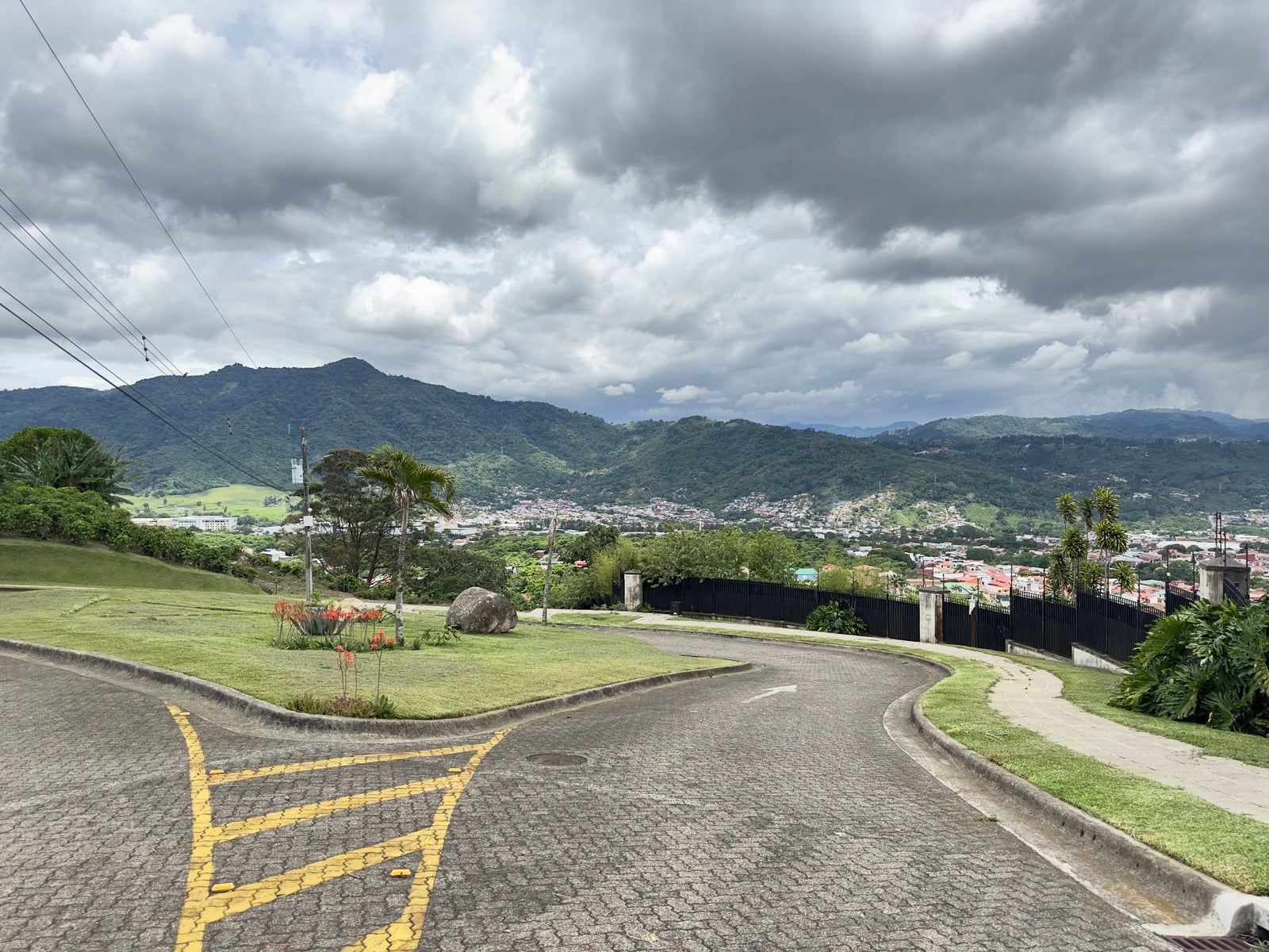 Colinas de Montealegre, Condominio Roble Sabana — photo 7 of 7