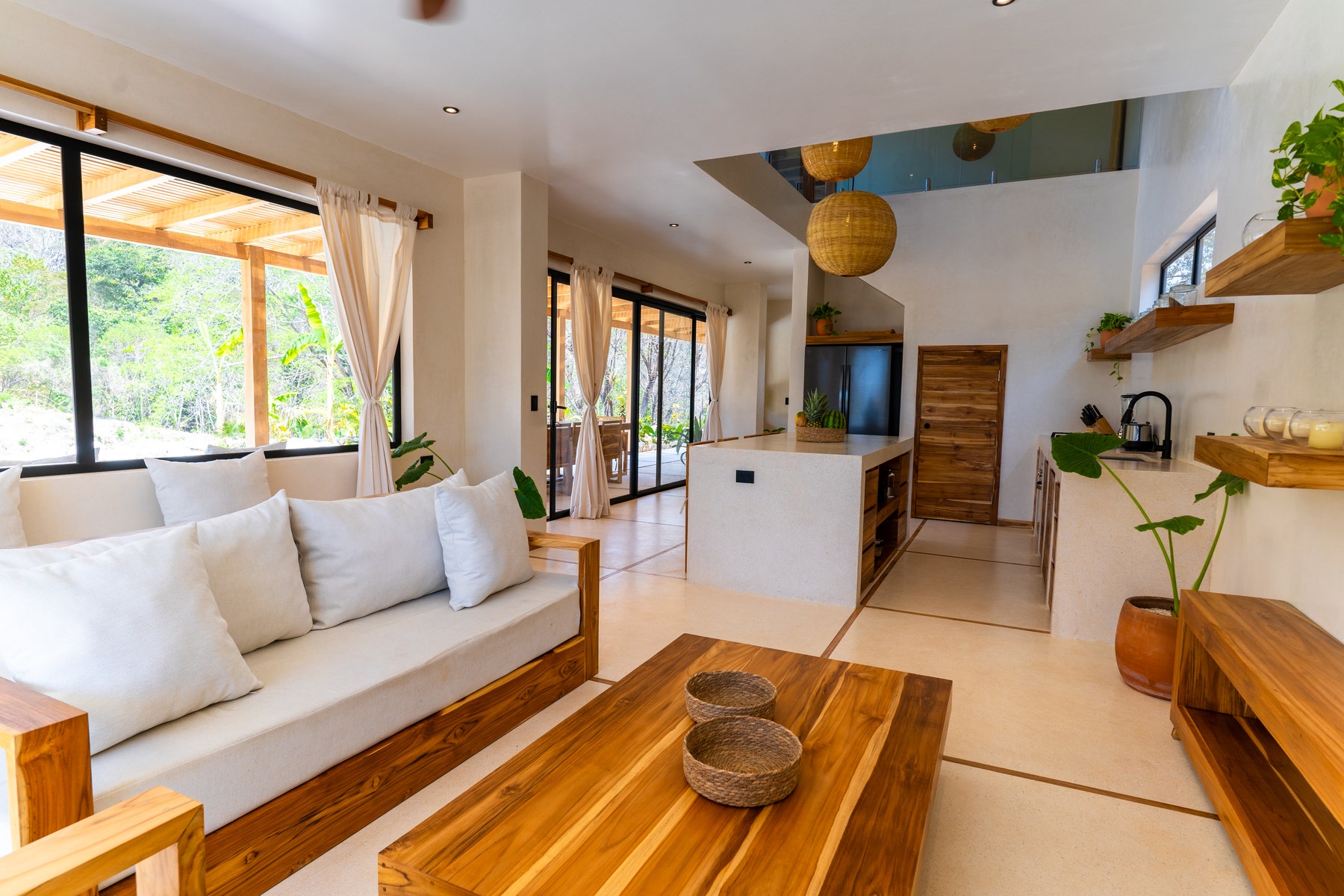 Tropical Modern Oceanview Home — photo 9 of 19
