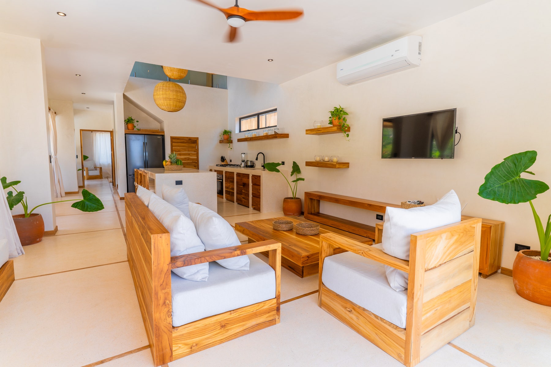 Tropical Modern Oceanview Home — photo 10 of 19