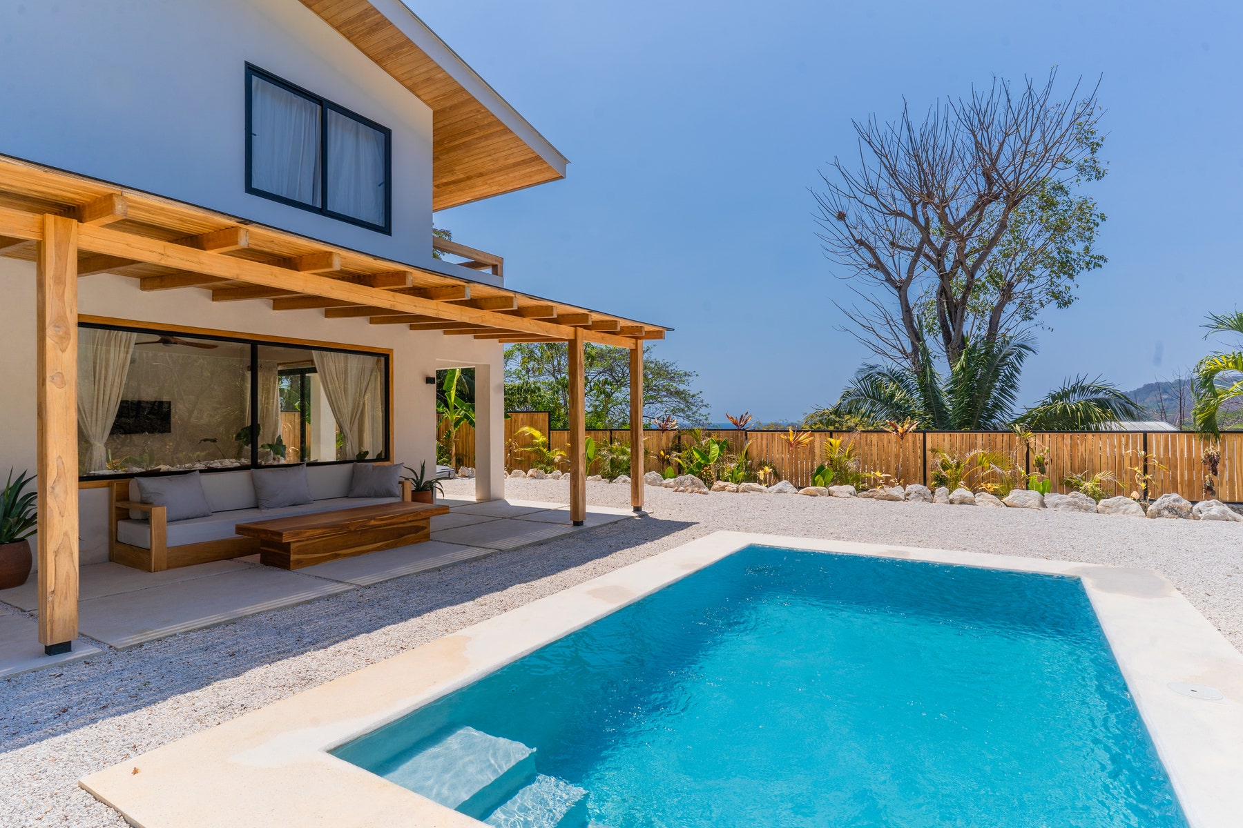 Tropical Modern Oceanview Home — photo 14 of 19