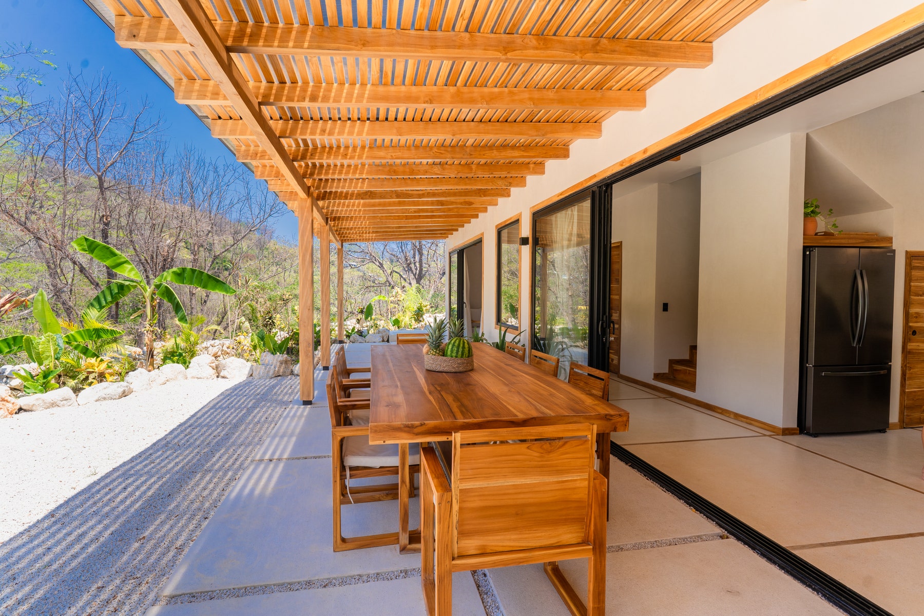 Tropical Modern Oceanview Home — photo 13 of 19