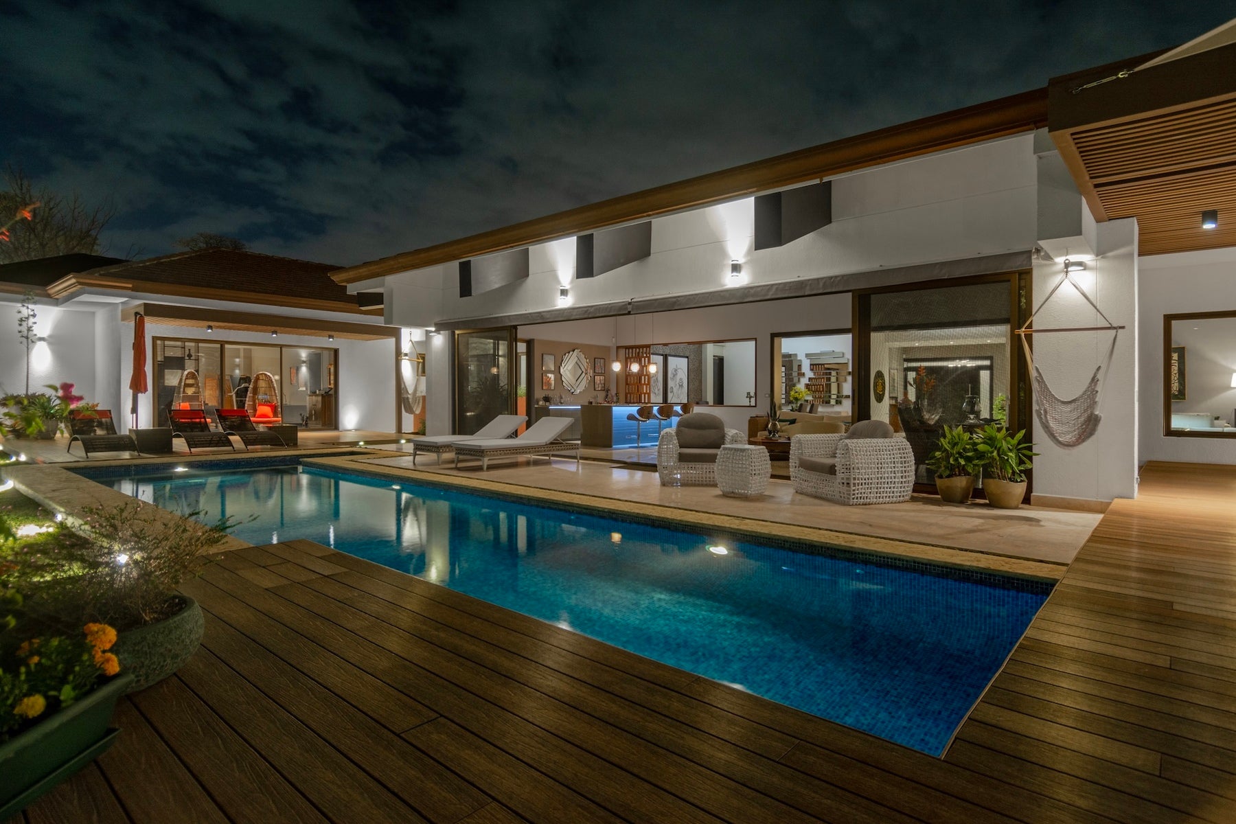 Single Level Luxury Estate — photo 2 of 19