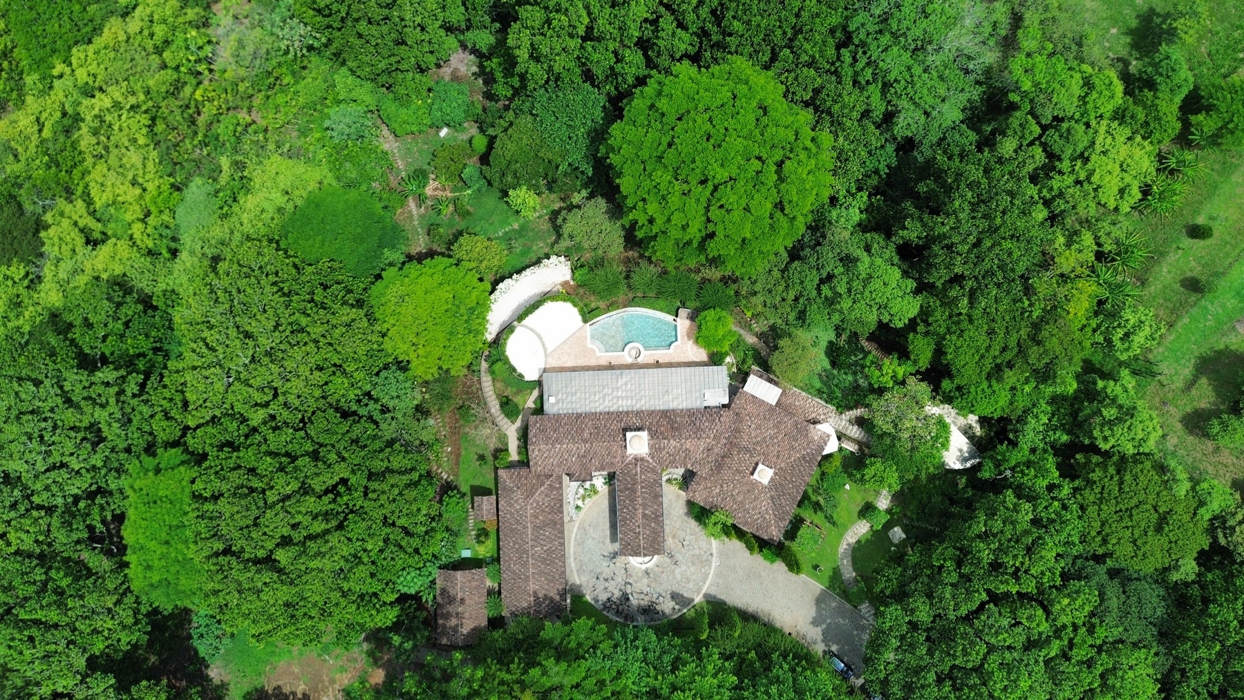 Tuscan Inspired Luxury with Views, Seclusion, and Elegance — photo 3 of 19
