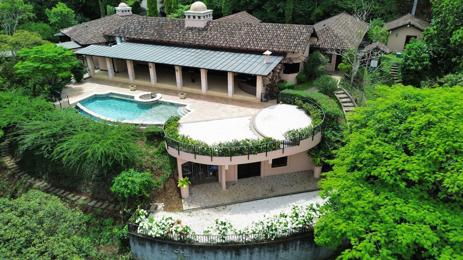 Tuscan Inspired Luxury with Views, Seclusion, and Elegance — photo 4 of 19