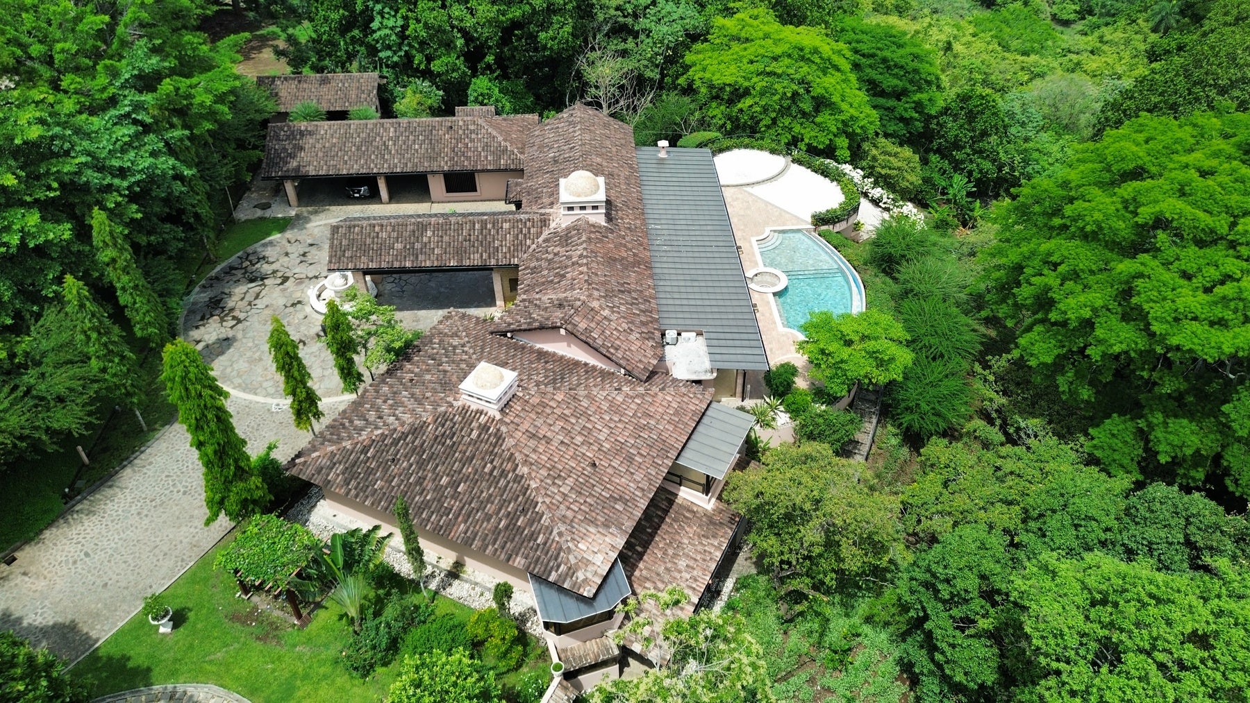 Tuscan Inspired Luxury with Views, Seclusion, and Elegance — photo 2 of 19