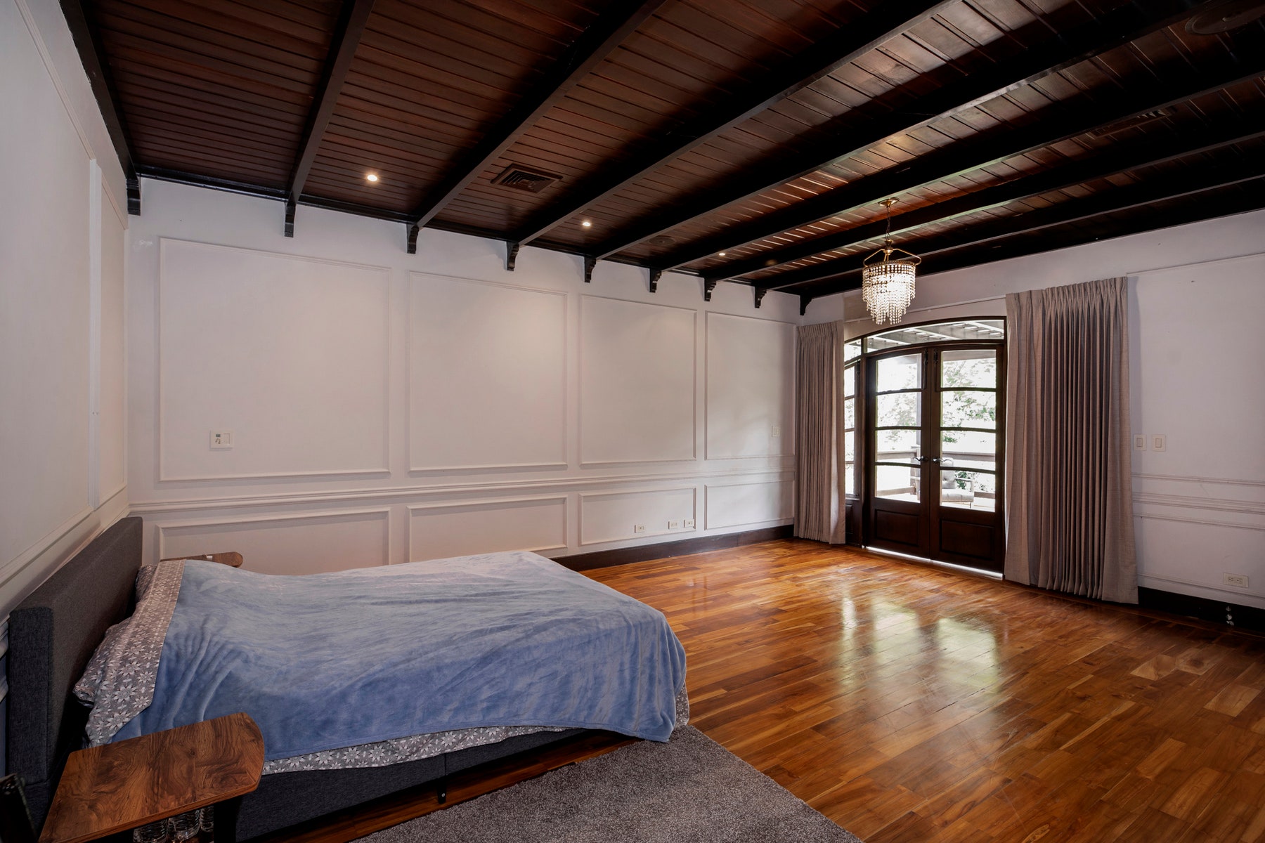 Tuscan Inspired Luxury with Views, Seclusion, and Elegance — photo 13 of 19