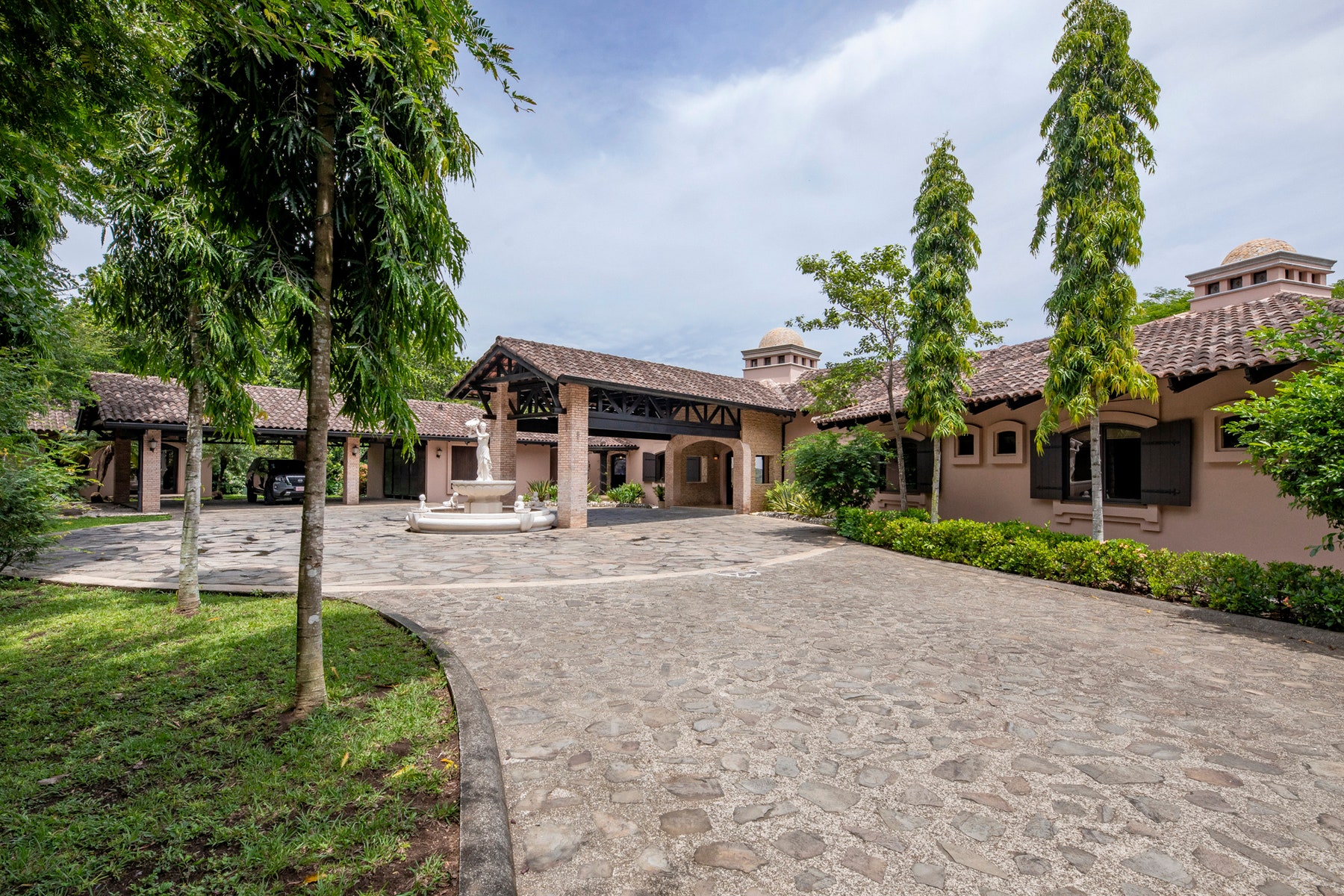 Tuscan Inspired Luxury with Views, Seclusion, and Elegance — photo 5 of 19