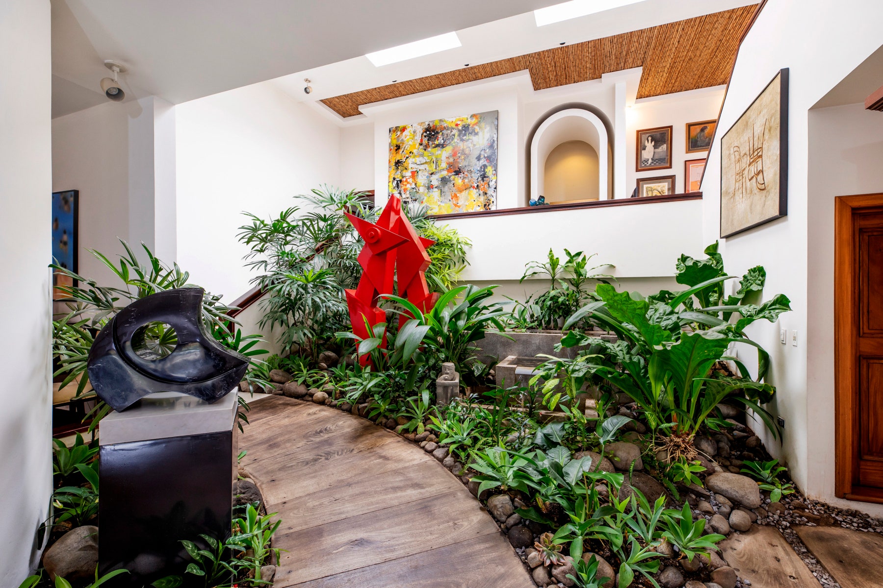 Casa Galeria Plaza Atlantis Escazu. — photo 3 of 19