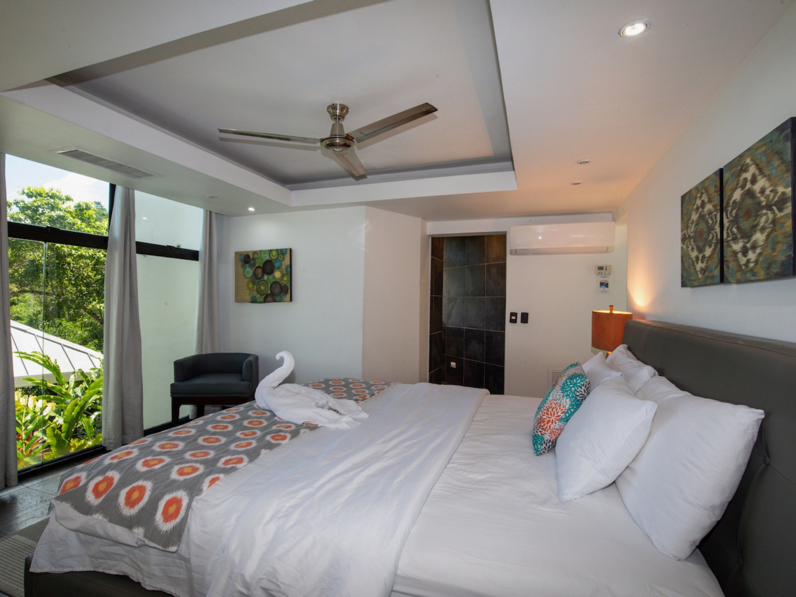 Contemporary House with Pool in Manuel Antonio — photo 9 of 16