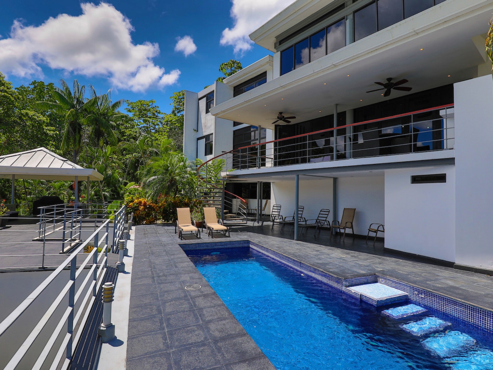 Contemporary House with Pool in Manuel Antonio — photo 13 of 16