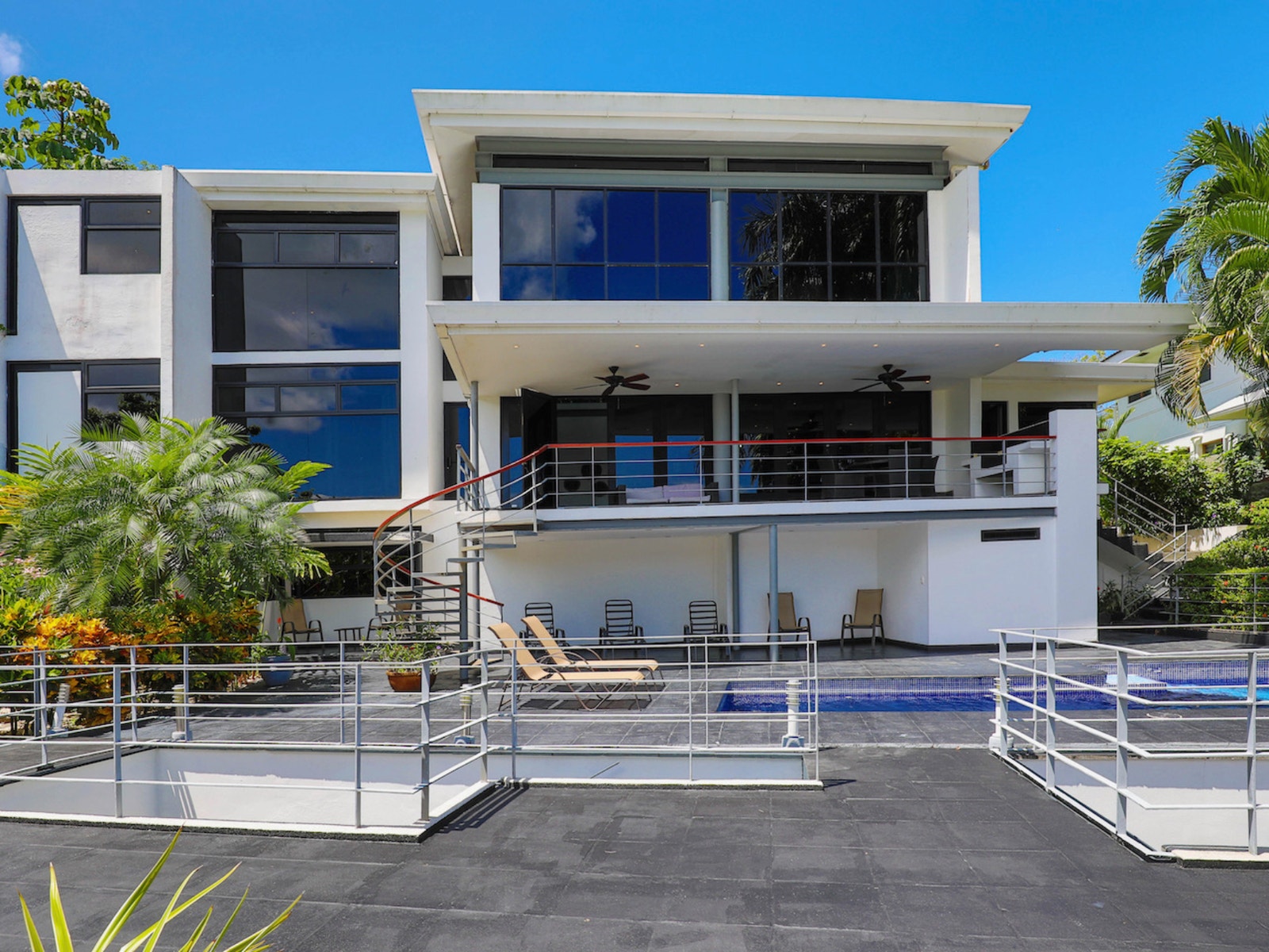 Contemporary House with Pool in Manuel Antonio — photo 14 of 16