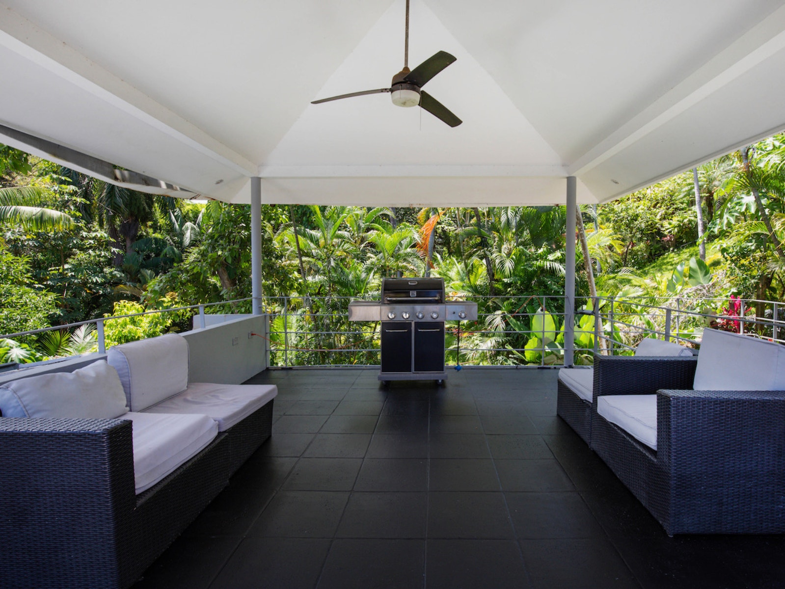 Contemporary House with Pool in Manuel Antonio — photo 15 of 16