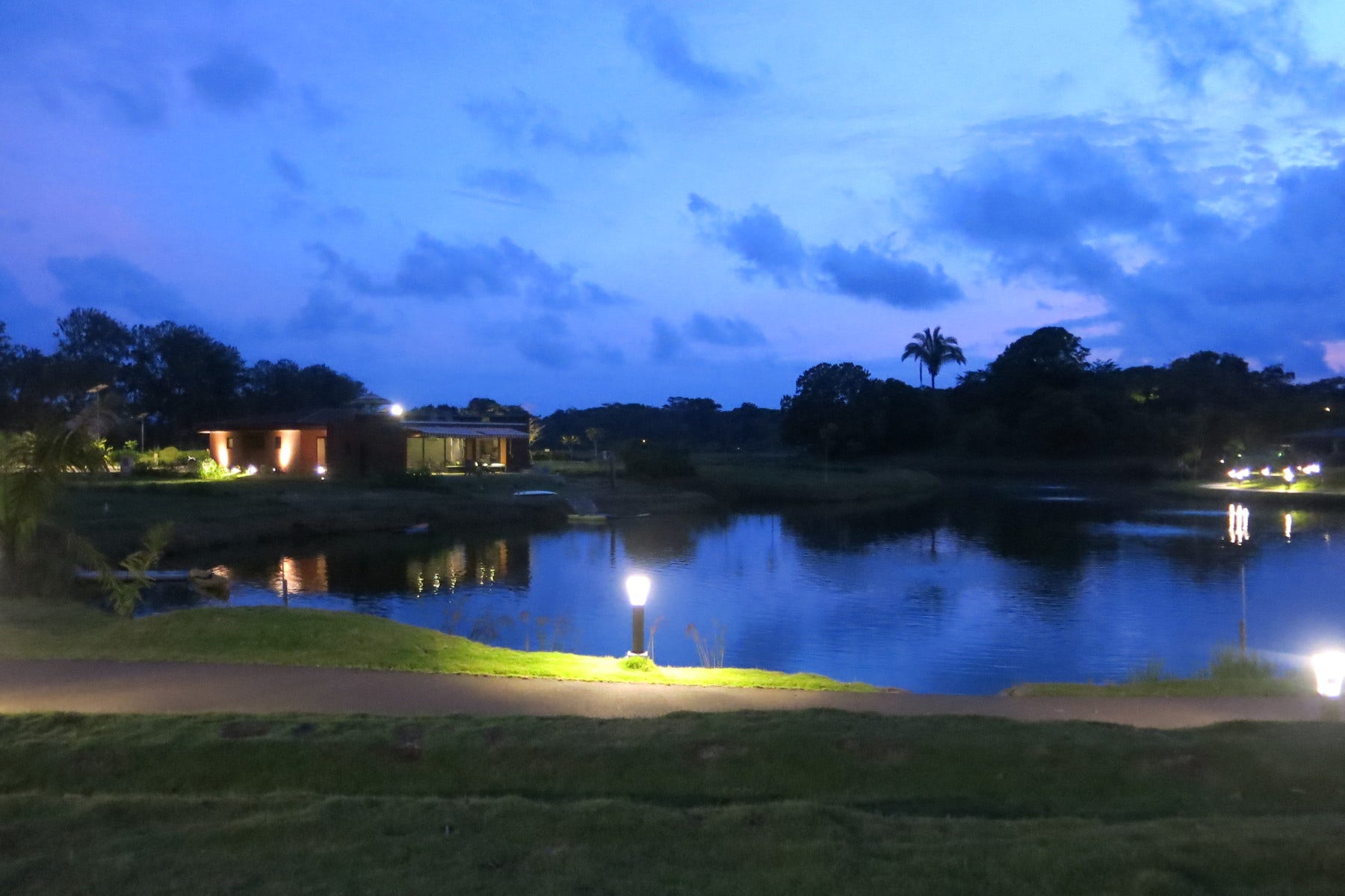 Remanso Mistico Lake Front Single Family Lot, #B07 — photo 3 of 6